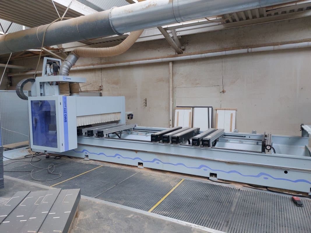 Vue de face de la machine HOMAG PROFI BMG211 / 45 / 15 / K