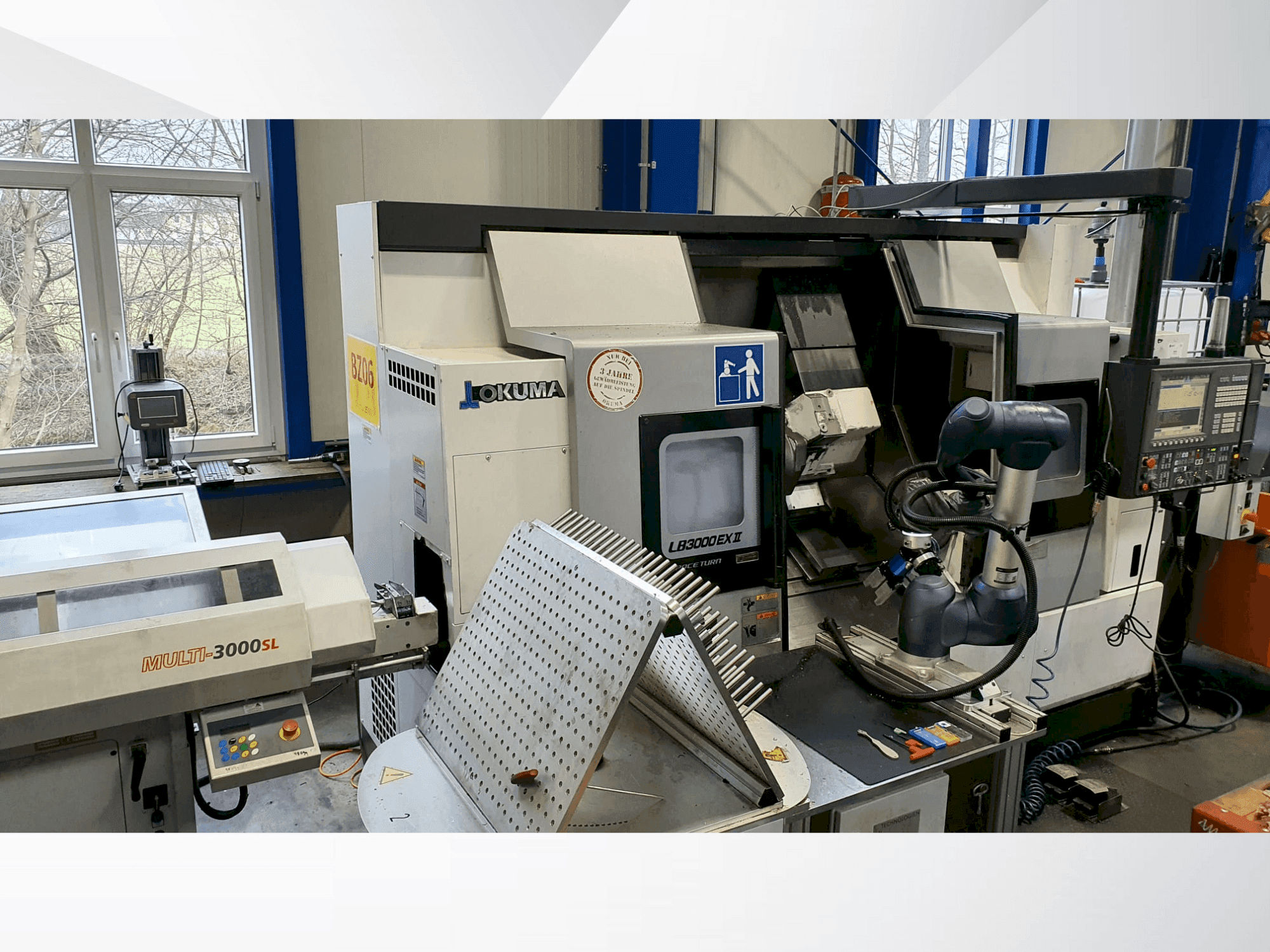 Vue de face de la machine Okuma LB3000 EX II