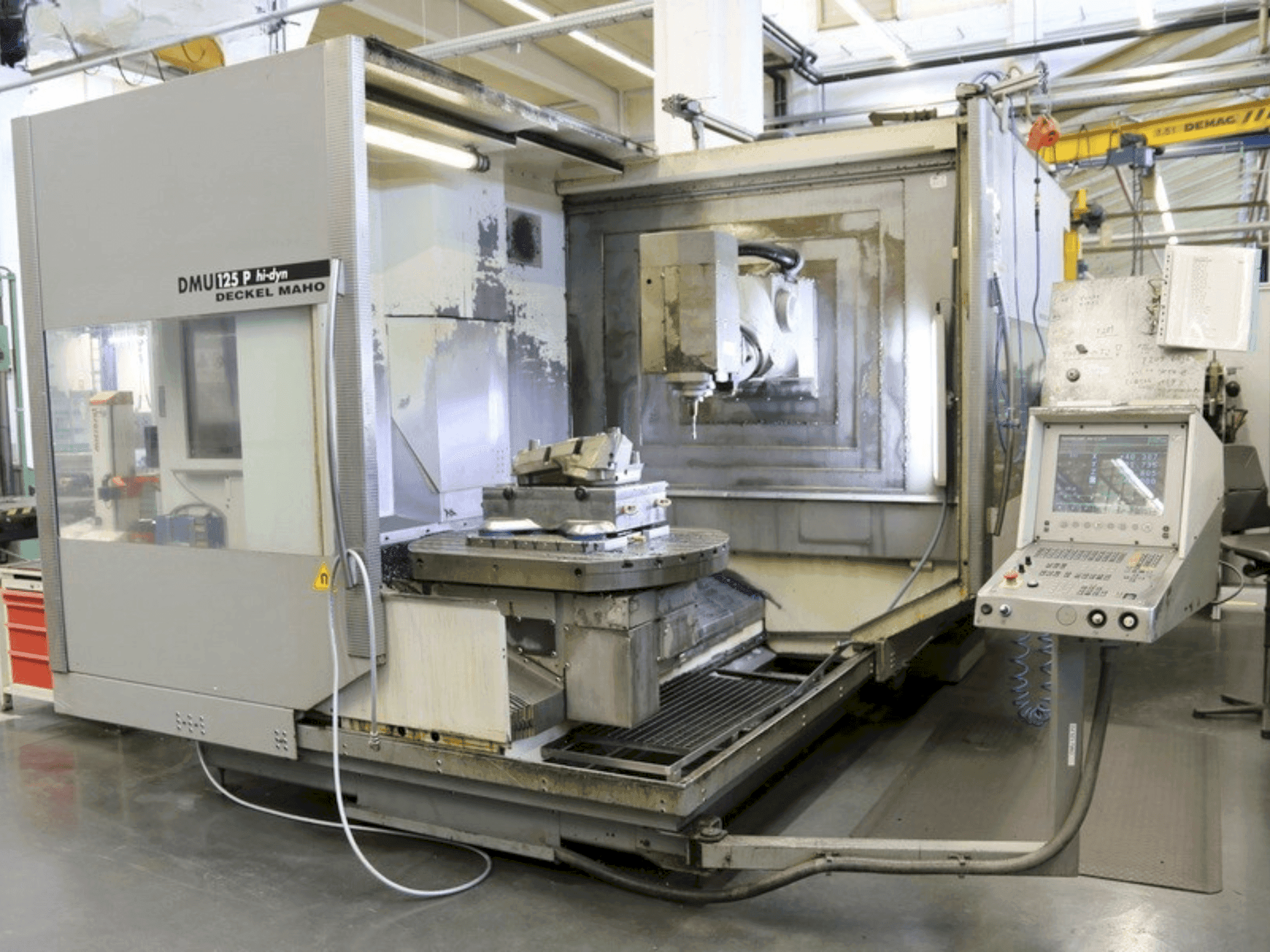 Vue de face de la machine DECKEL MAHO DMU 125 P hi-dyn