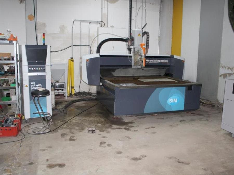 Vue de face de la machine STM PremiumCut 3D 68