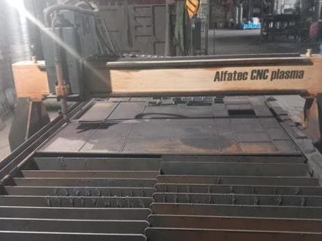 Vue de face de la machine ALFATEC CNC 1,5x3M PROFI