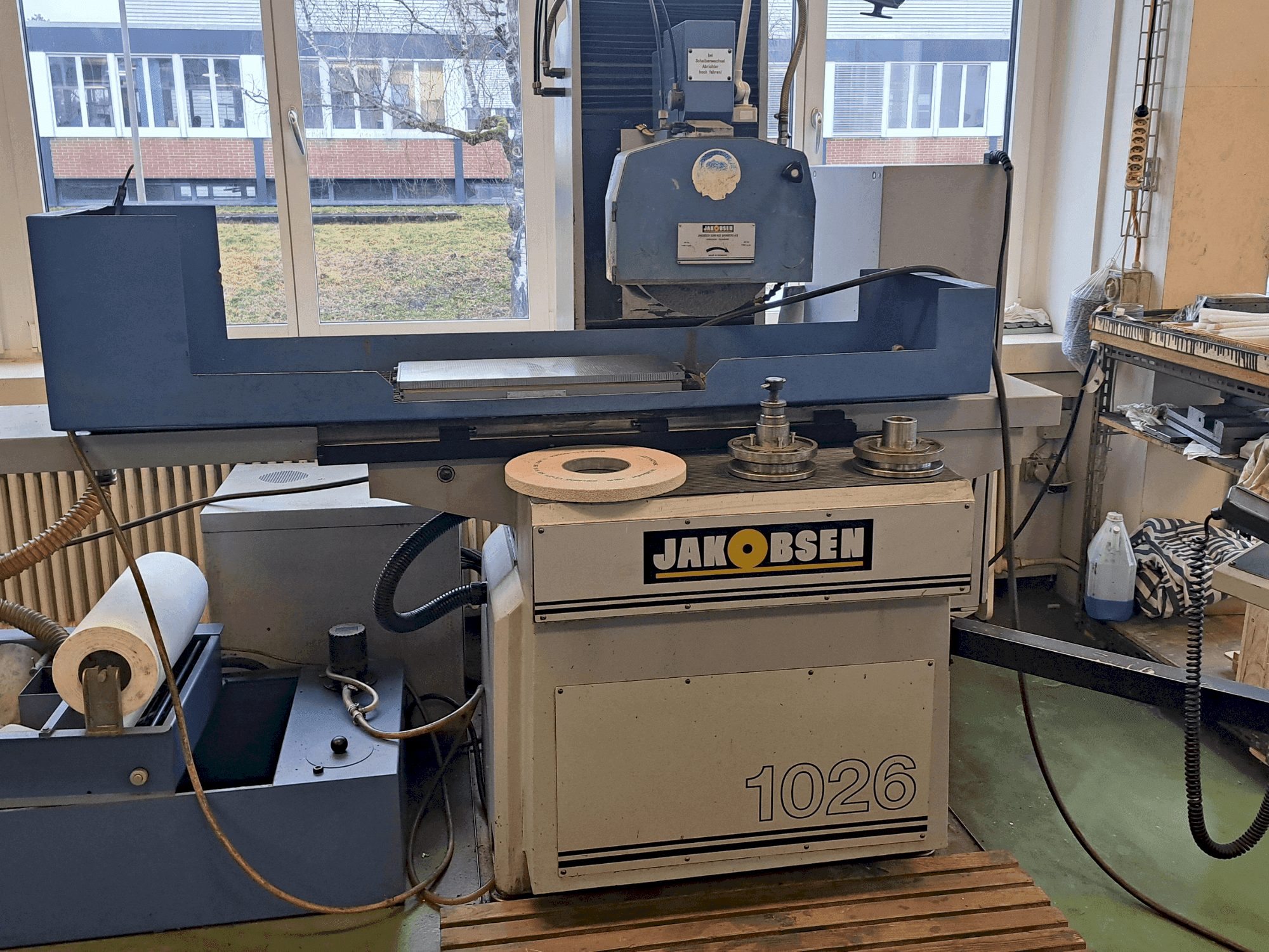 Vue de face de la machine JAKOBSEN AC-1026