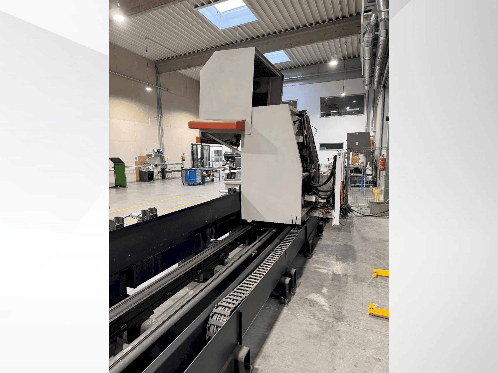 Vue de face de la machine Elumatec SBZ 130