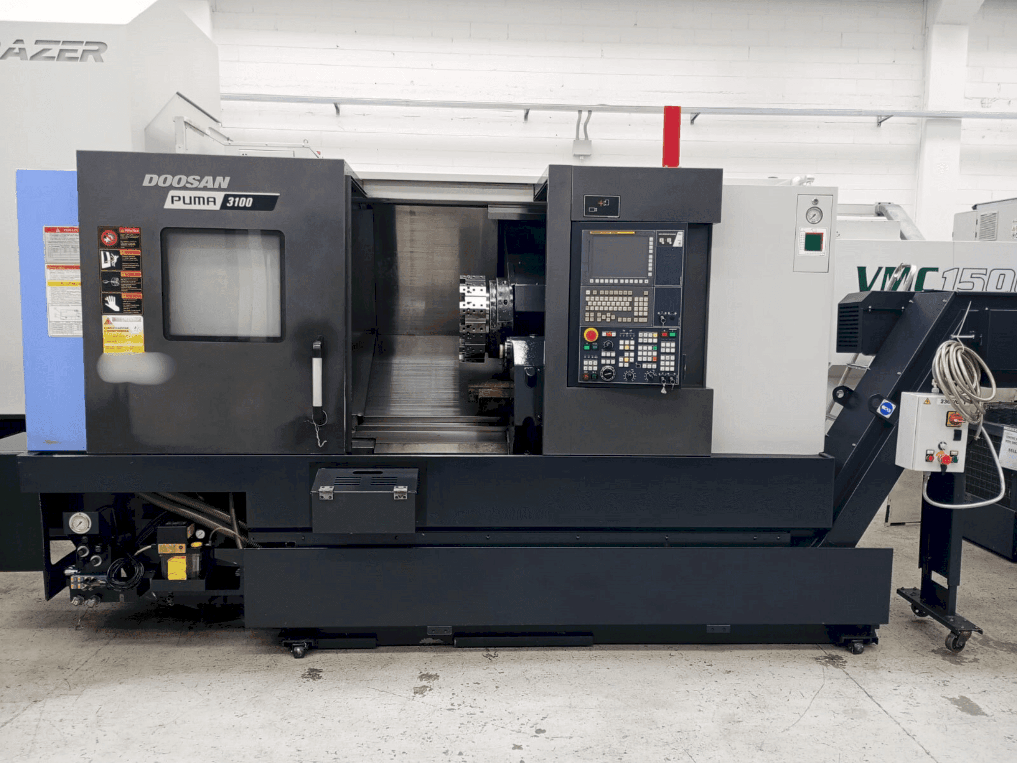 Vue de face de la machine DOOSAN PUMA 3100