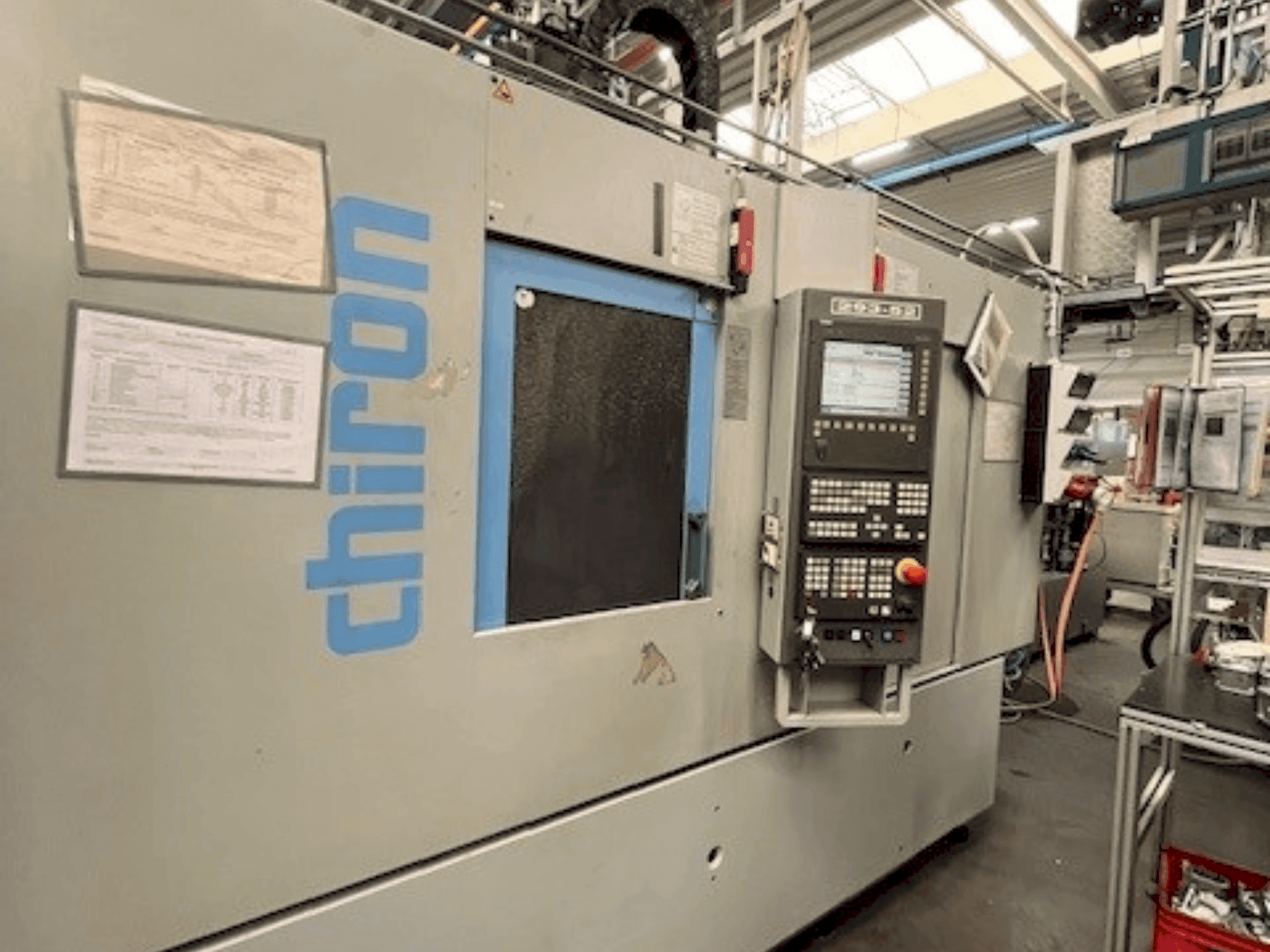 Vue de face de la machine CHIRON DZ15KWM HS