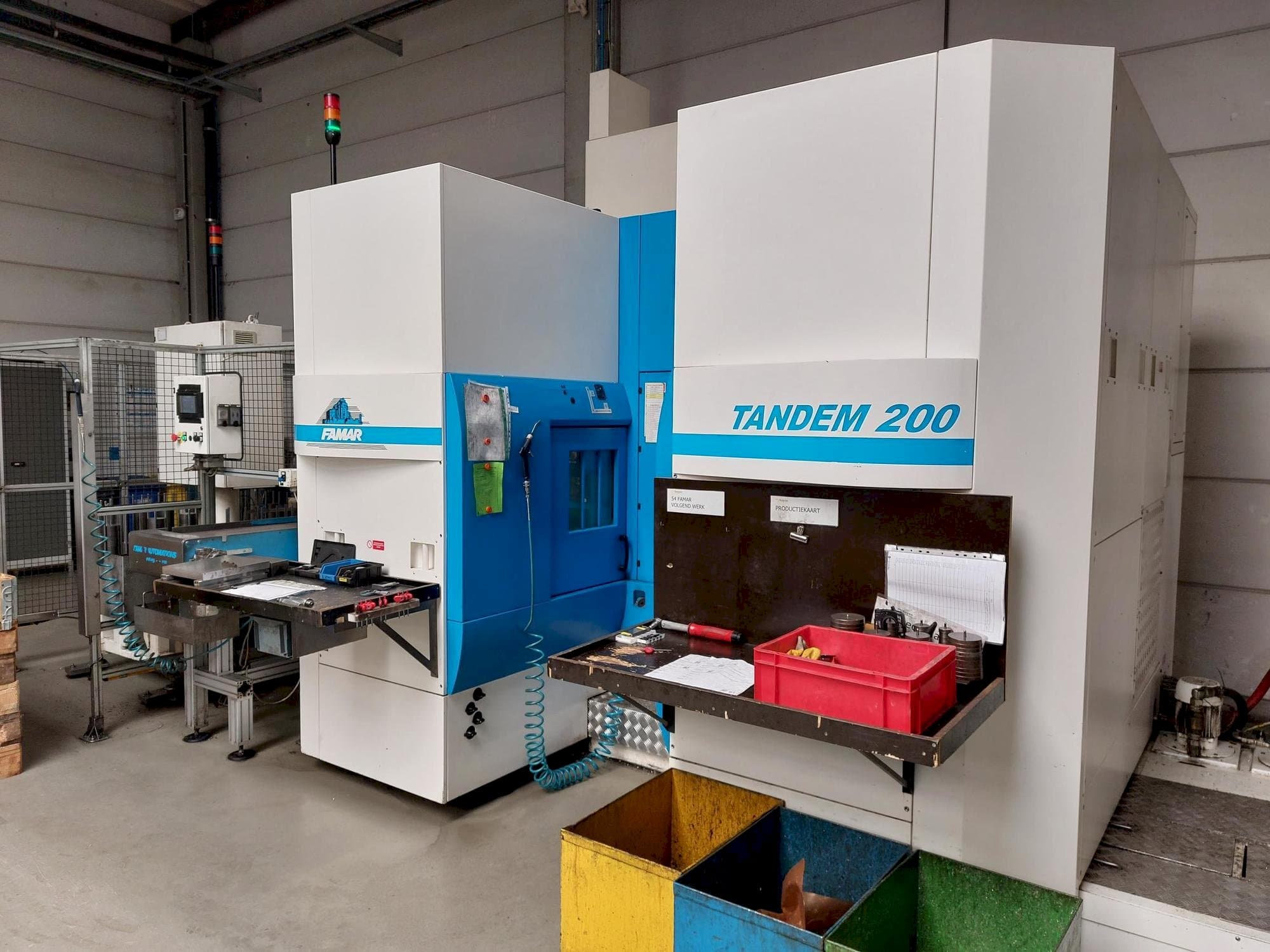 Vue de face de la machine Famar Tandem 200