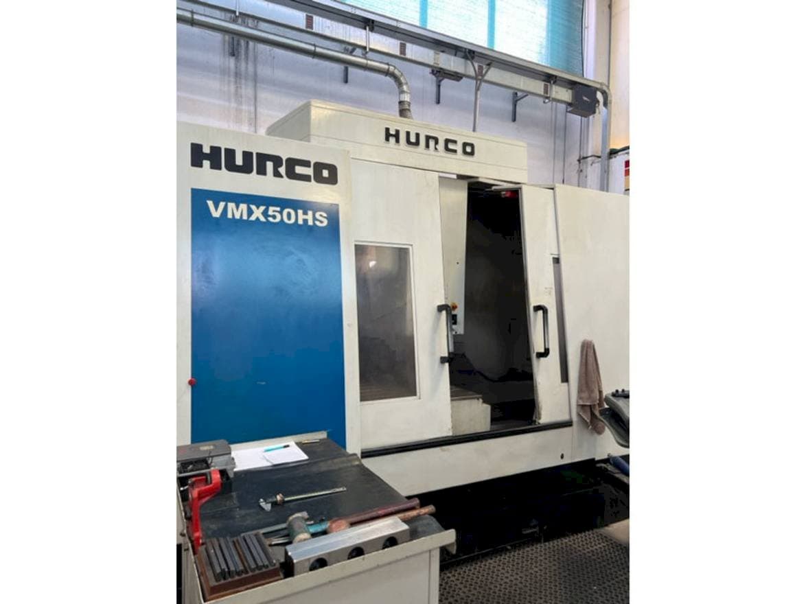 Vue de face de la machine Hurco VMX 50 HS