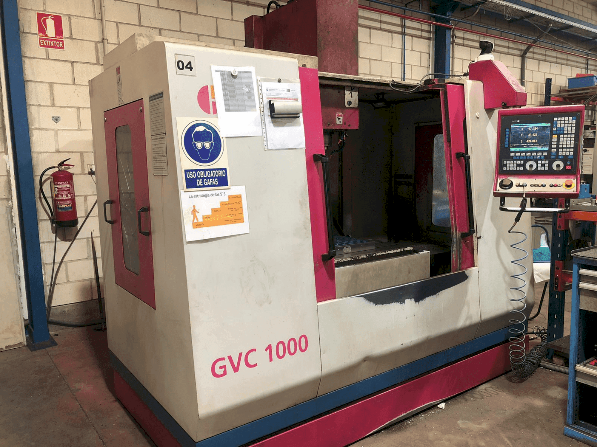 Vue de face de la machine LAGUN KONDIA GVC 1000