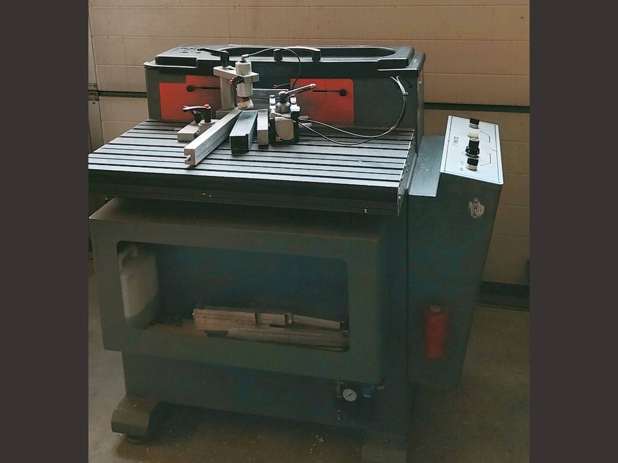 Vue latérale gauche de la machine Tekna TK661