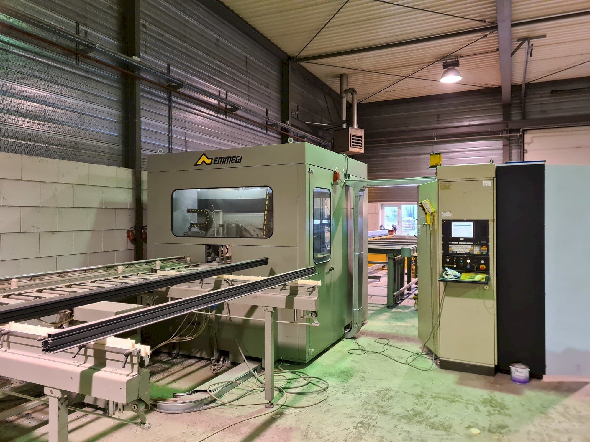 Vue de face de la machine Emmegi Quadra