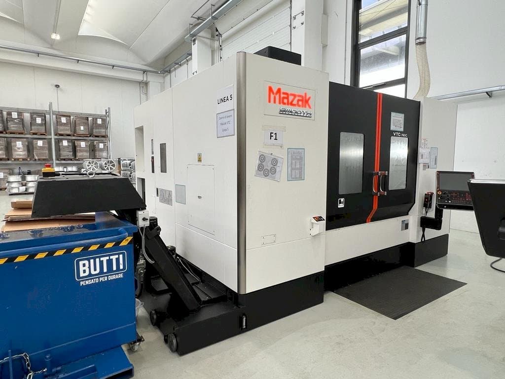 Vue de face de la machine Mazak VTC 760