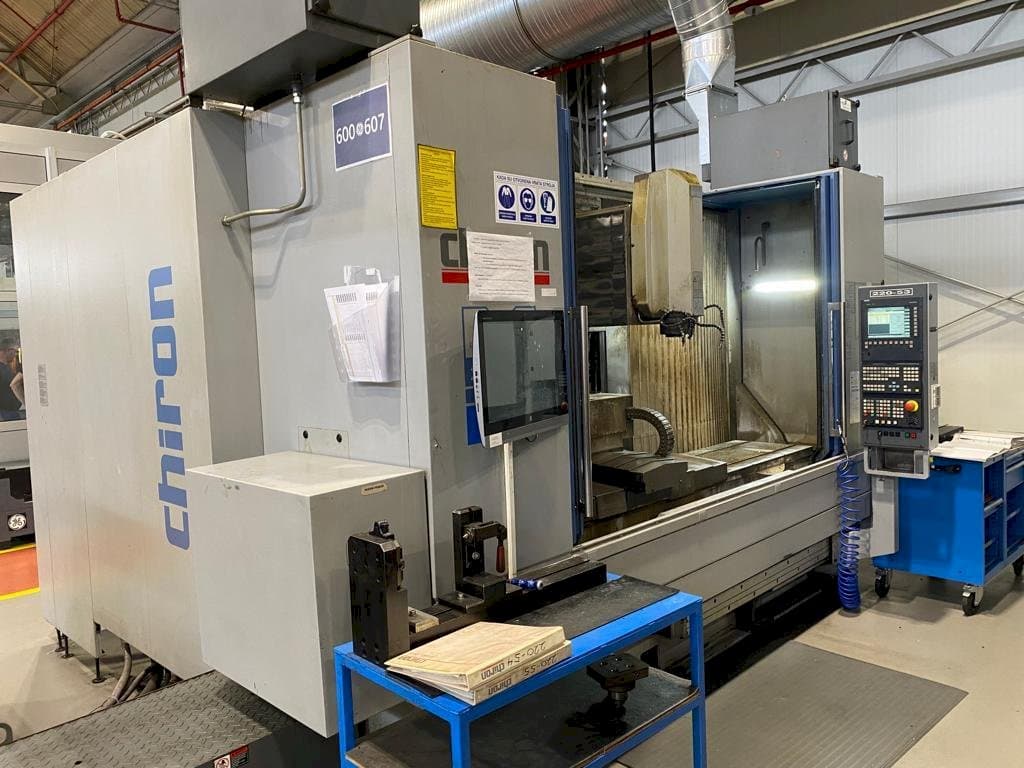 Vue de face de la machine CHIRON MILL 2000