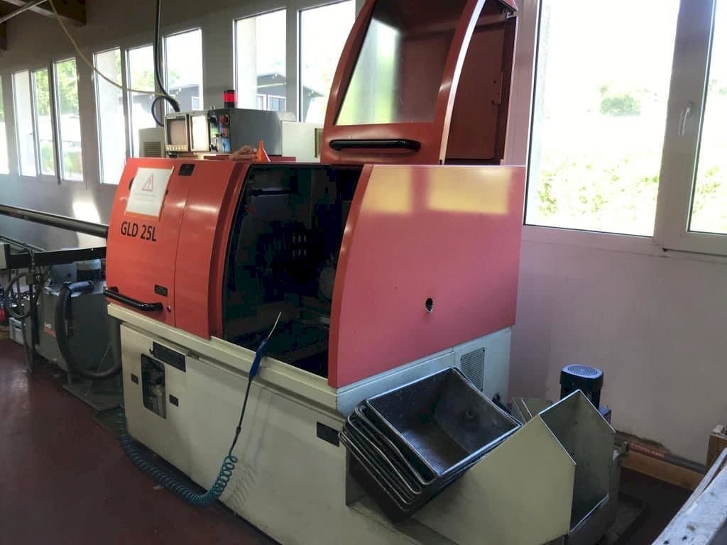 Vue de face de la machine Gildemeister GLD 25L