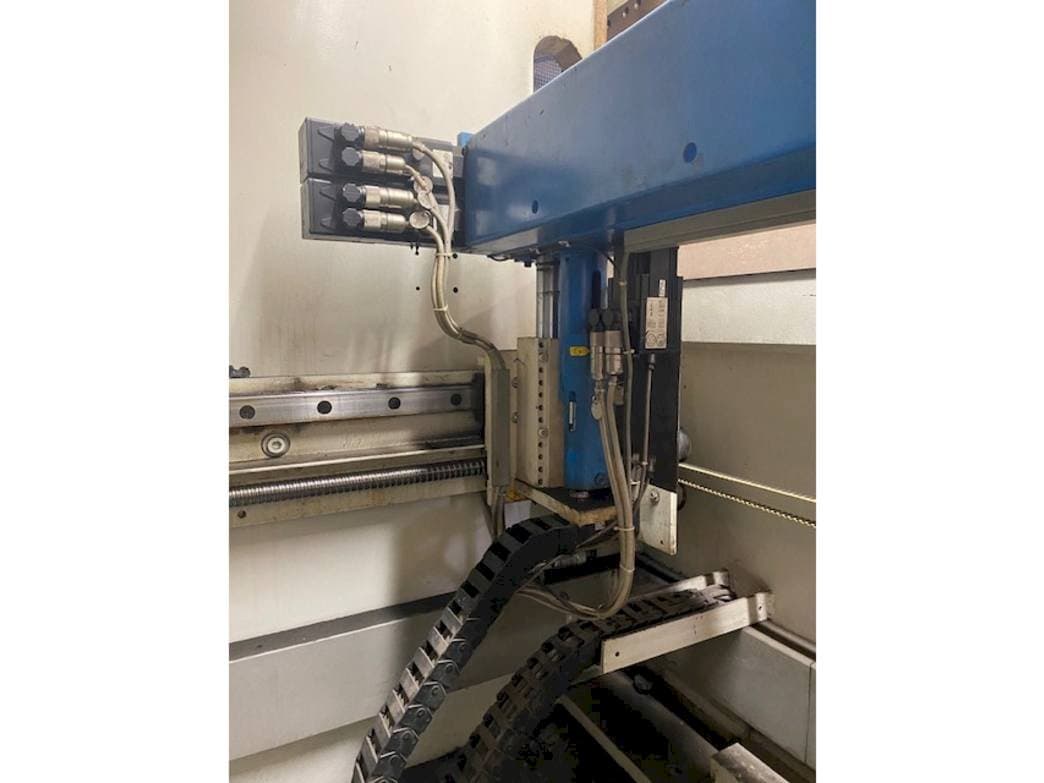 Vue de face de la machine EHT VarioPress 225-30