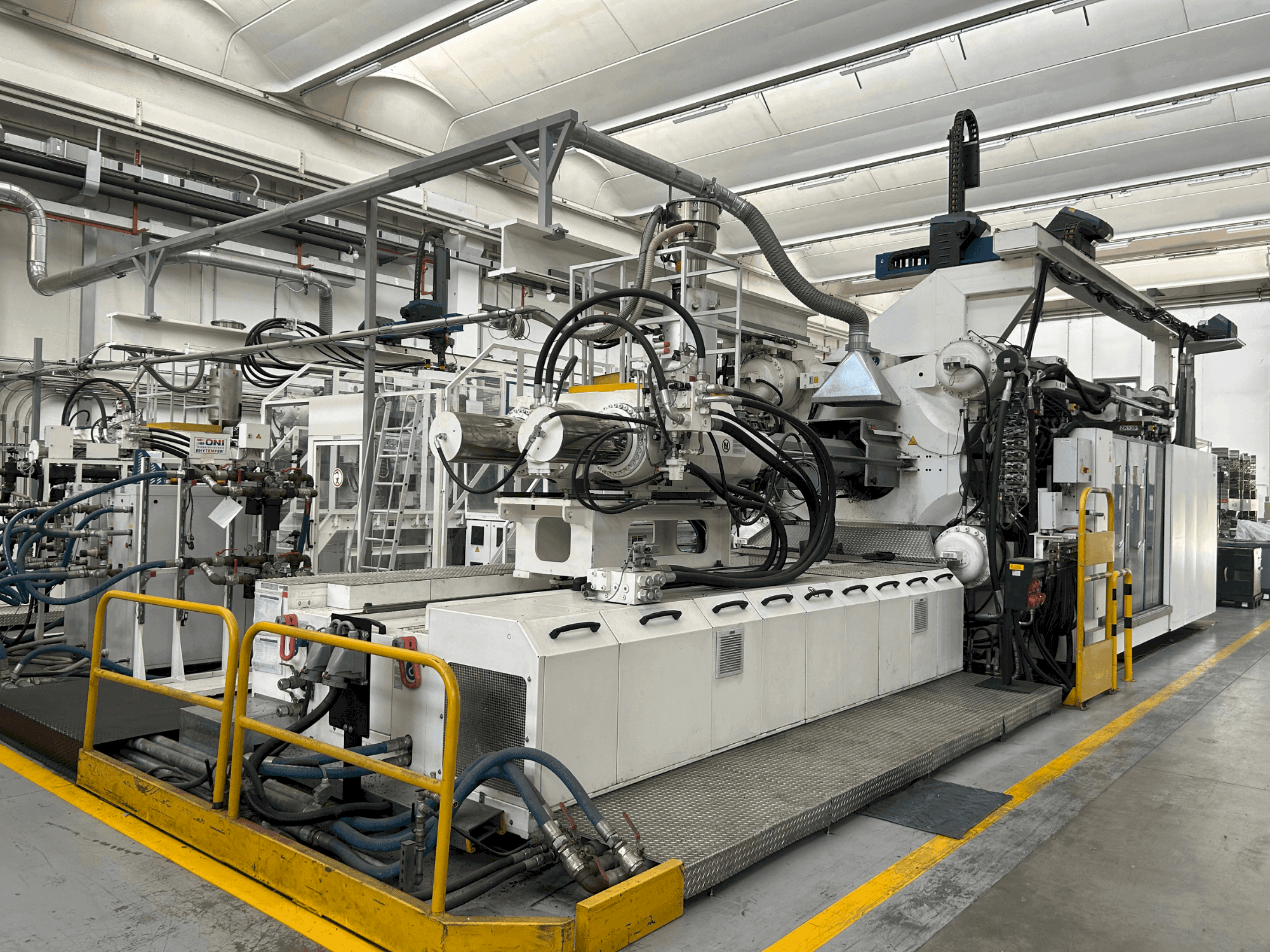 Vue de face de la machine Engel Duo 7050/1100WPX