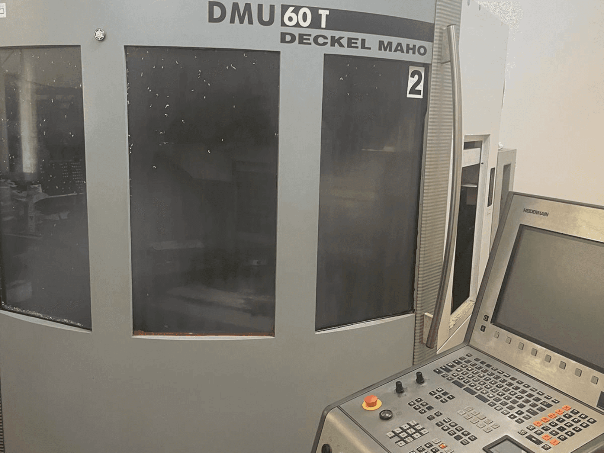 Vue de face de la machine DMG DECKEL MAHO DMU 60T