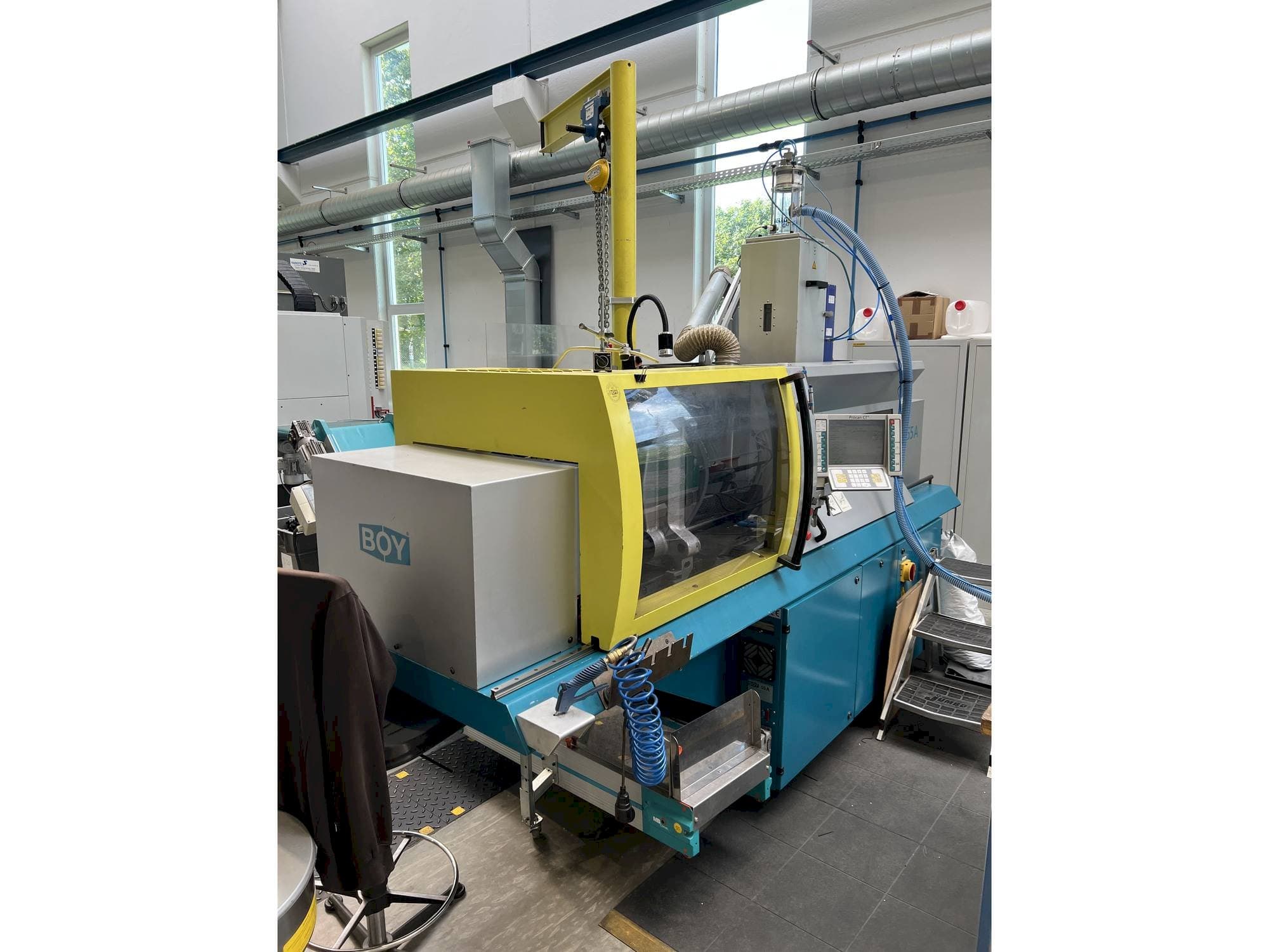 Vue gauche de la machine BOY 55A