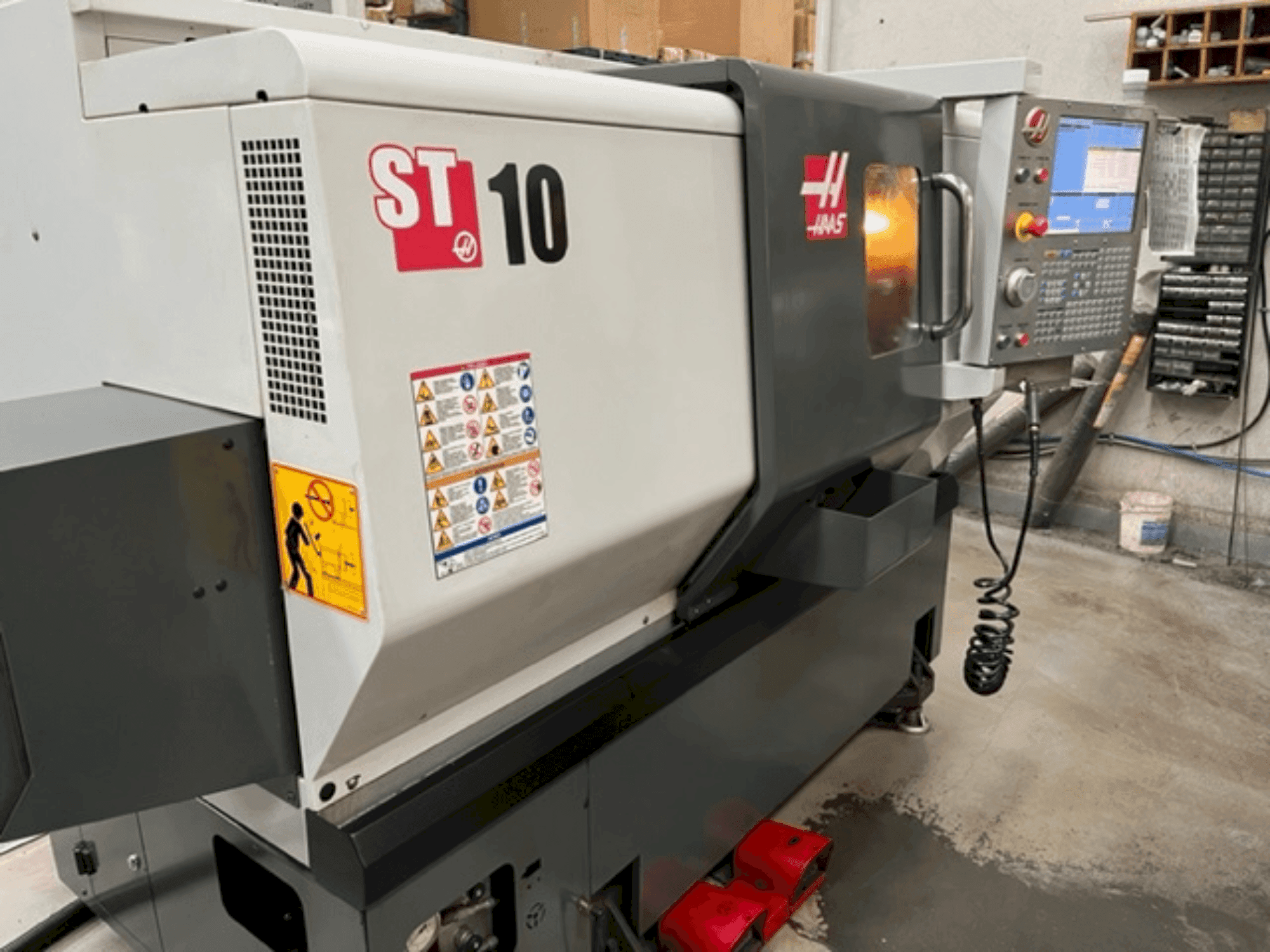 Vue de face de la machine HAAS ST 10