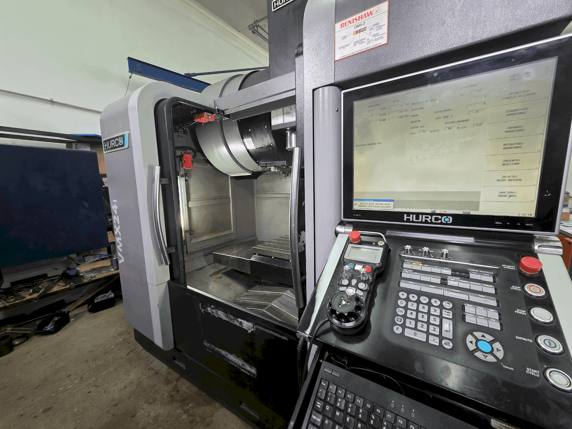 Vue de face de la machine Hurco VMX 24i