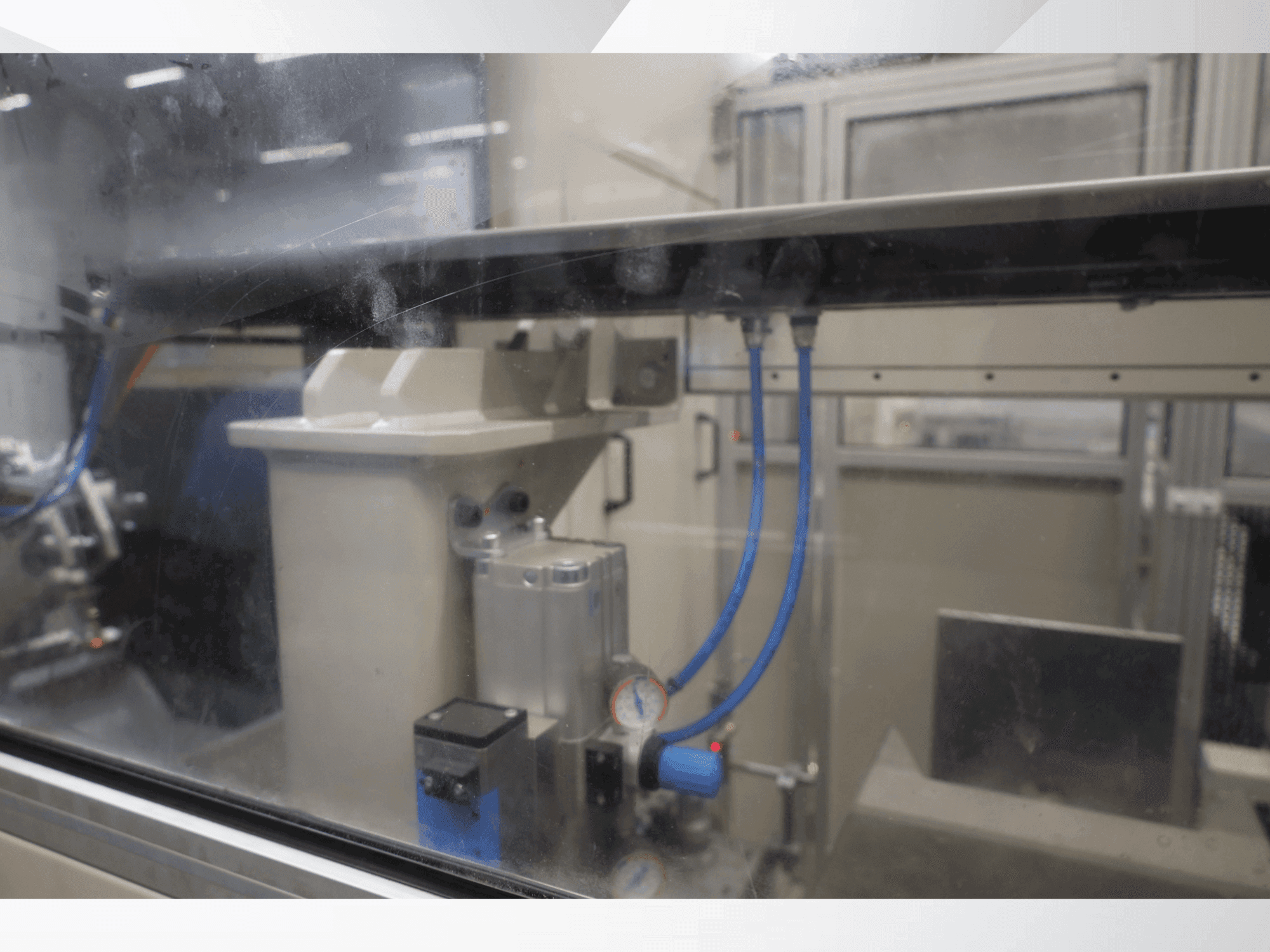 Vue de face de la machine PROFILATOR DV370-HL-05