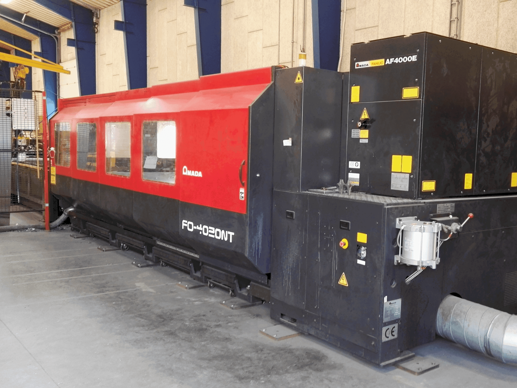 Vue de face de la machine AMADA FO-4020NT (2005)