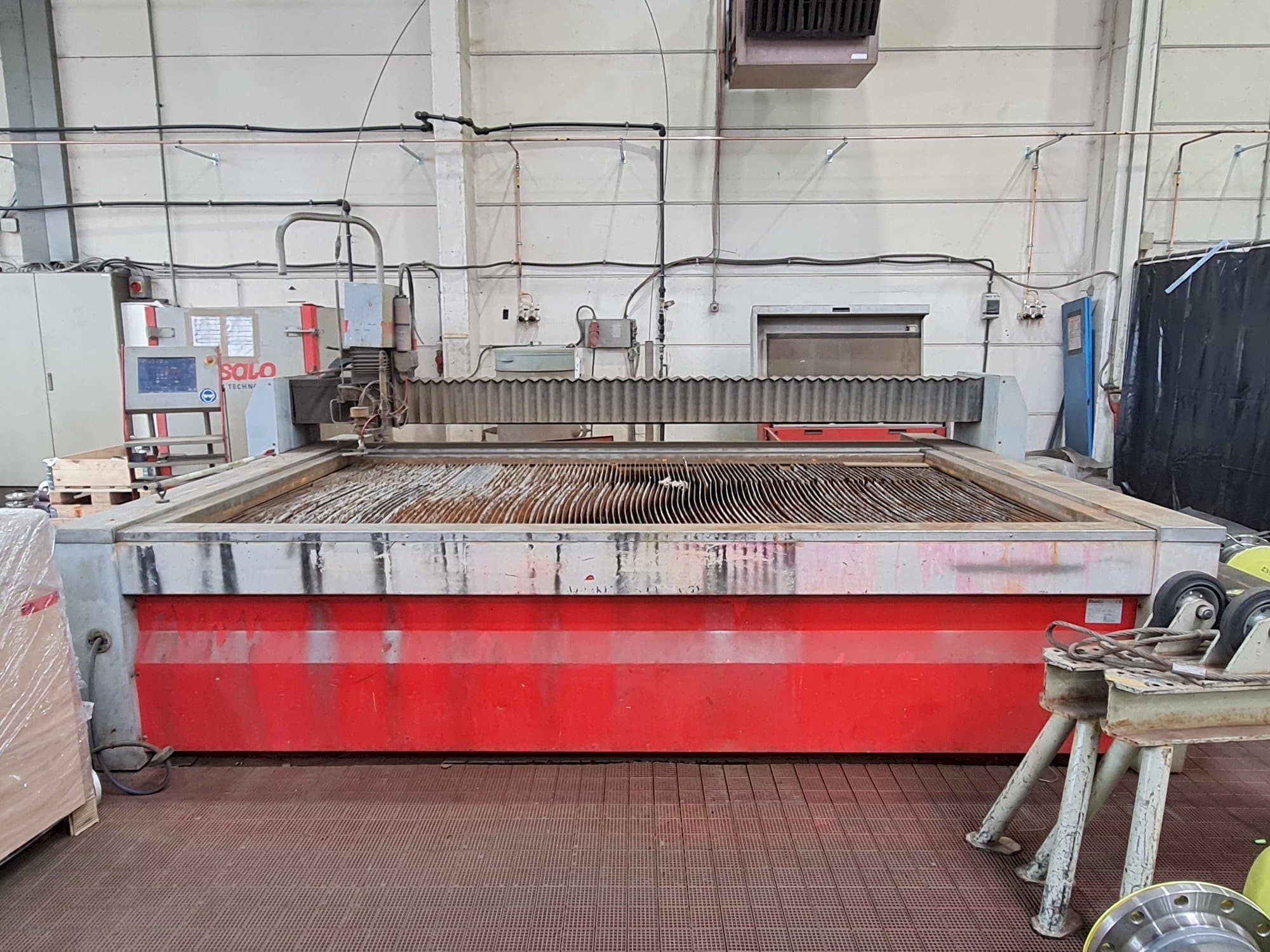 Vue de face de la machine Resato R-LCM 3015-1