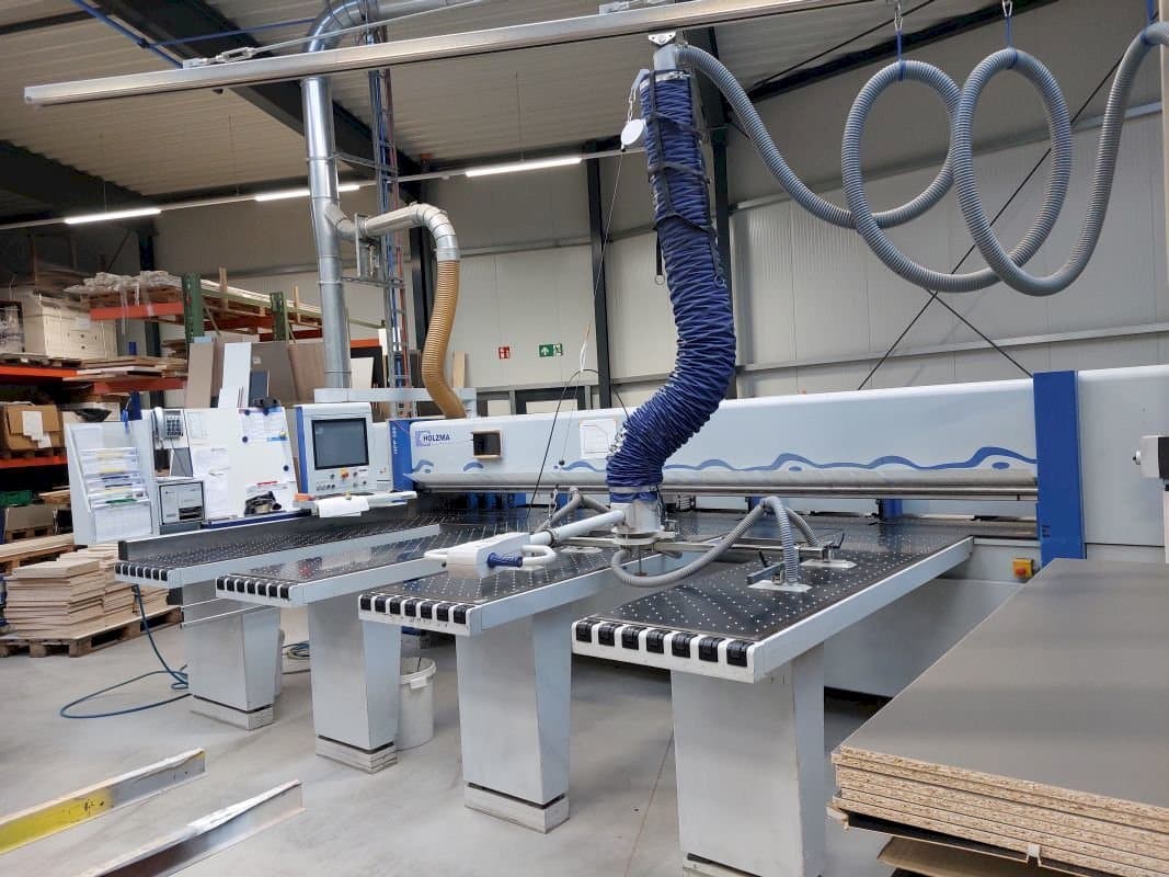 Vue de face de la machine HOLZMA HPP 380