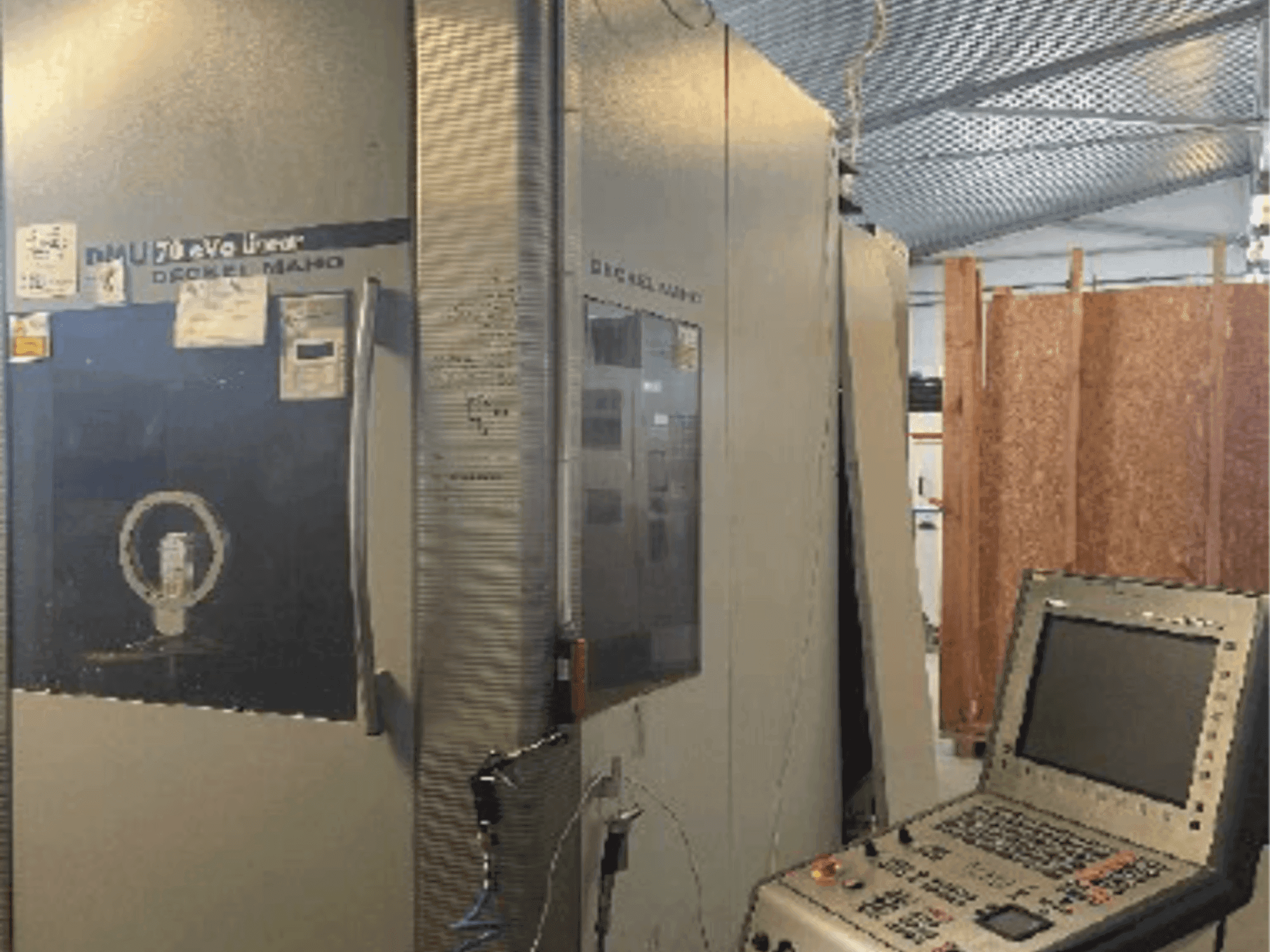 Vue de face de la machine DMG DECKEL MAHO DMU 70 eVo