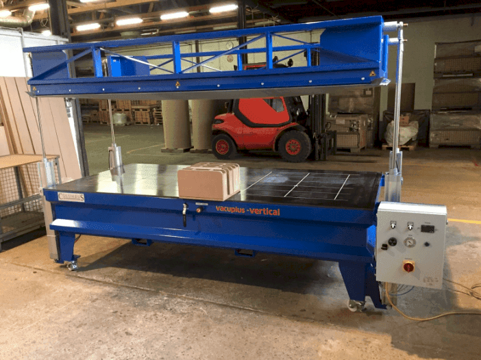 Vue de face de la machine Columbus VAKUPLUS Vertikal