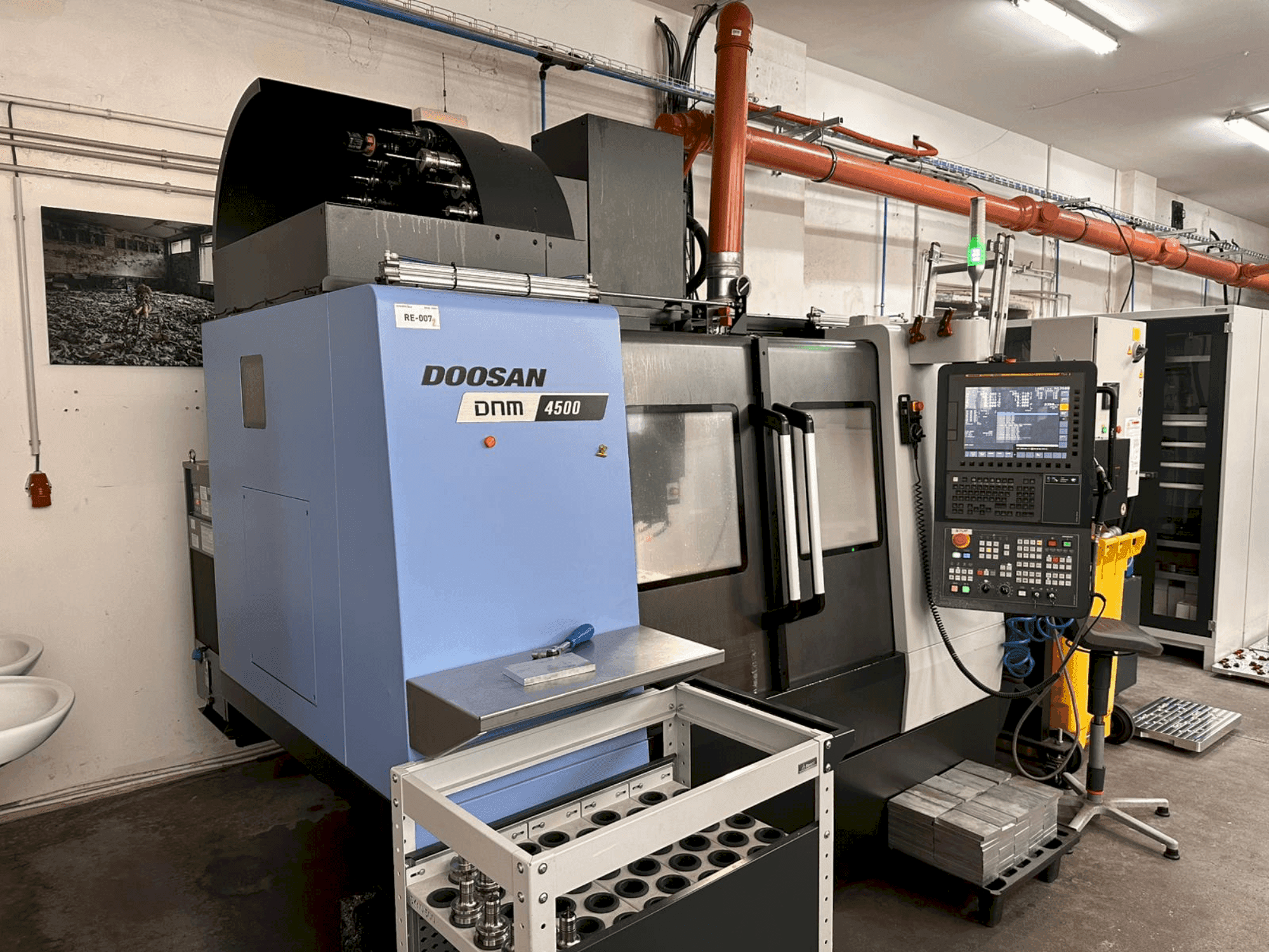 Vue de face de la machine DOOSAN DNM 4500