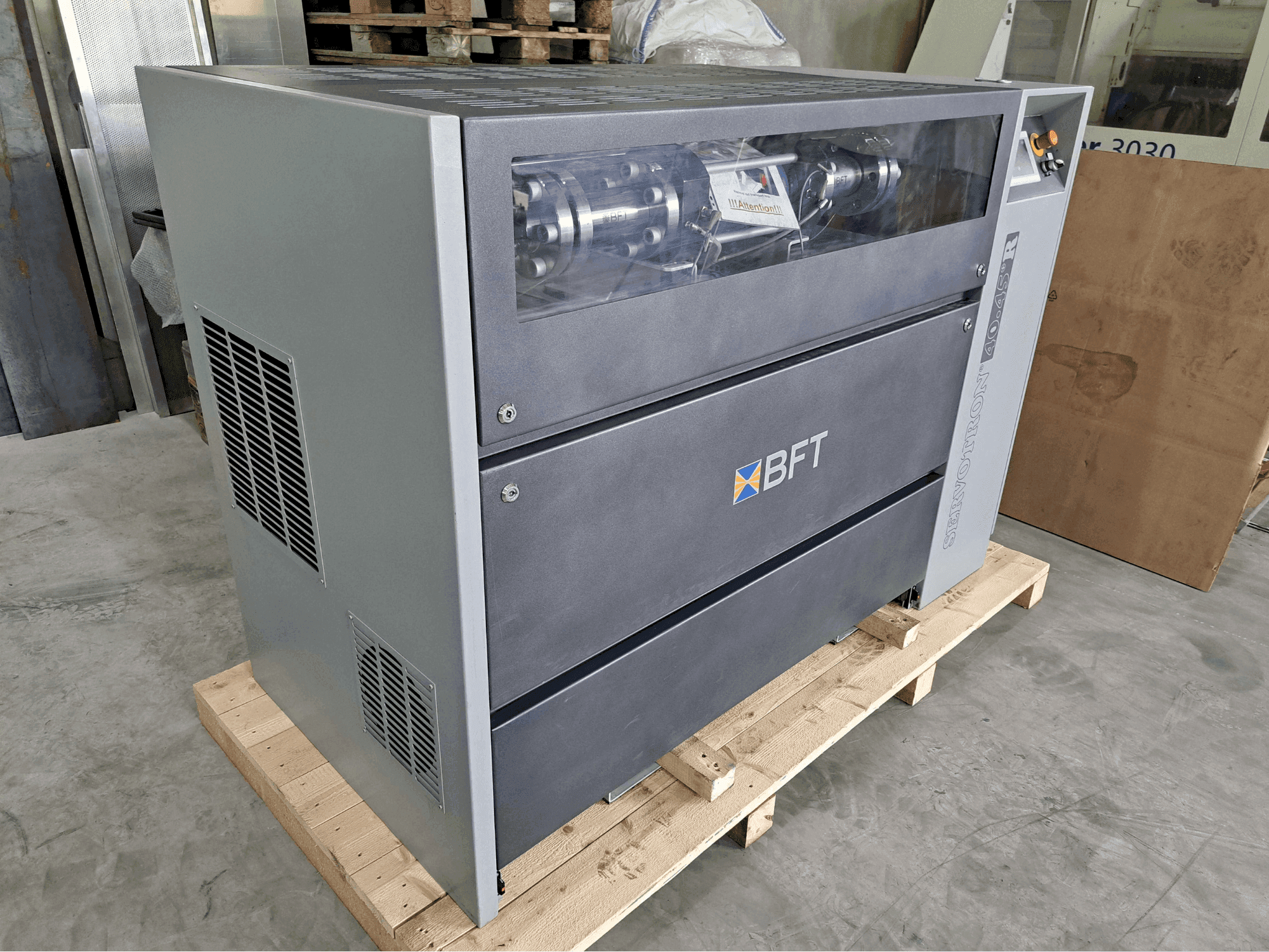 Vue de face de la machine BFT Servotron 40.45+