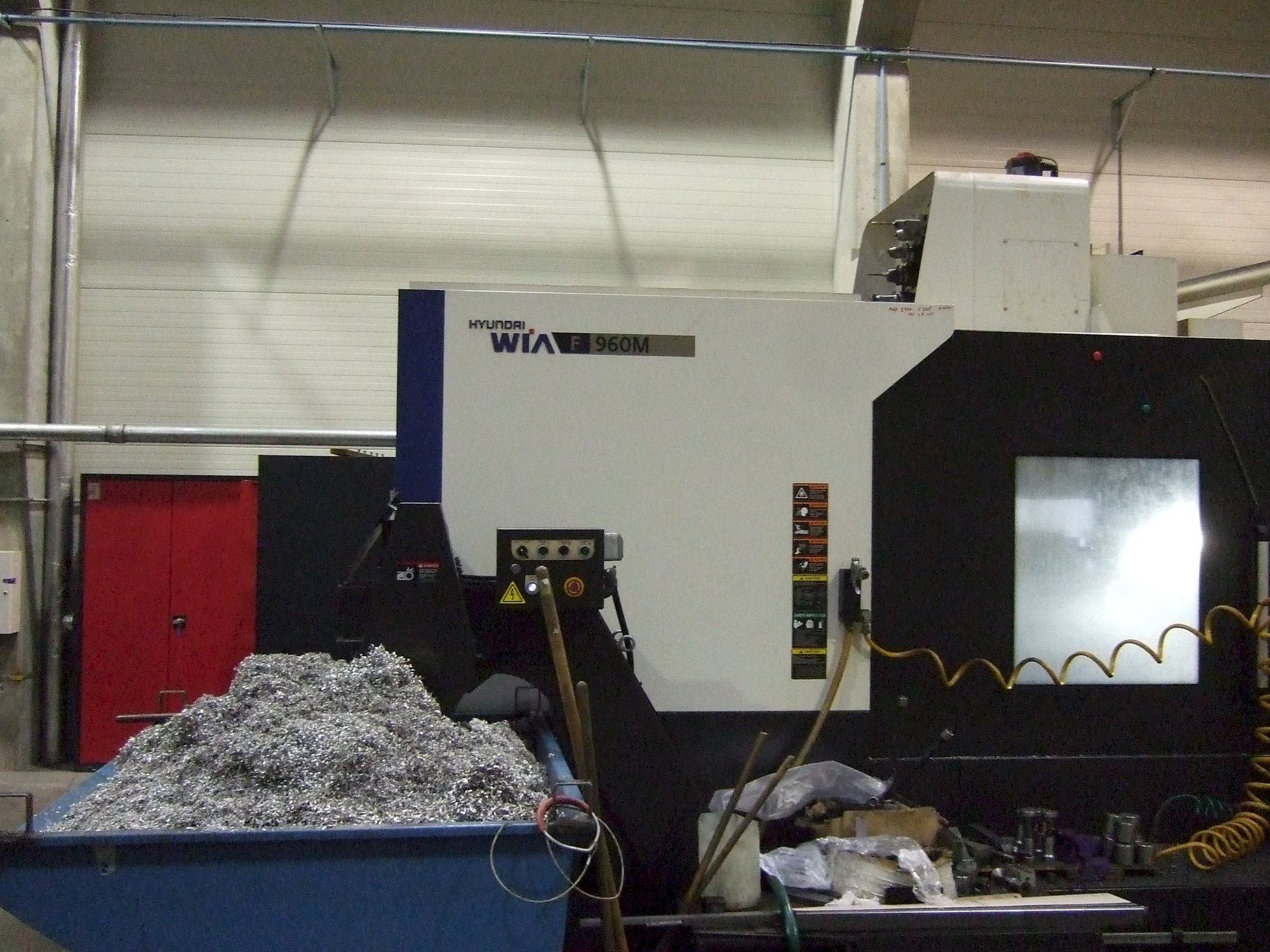 Vue de face de la machine Hyundai F960M