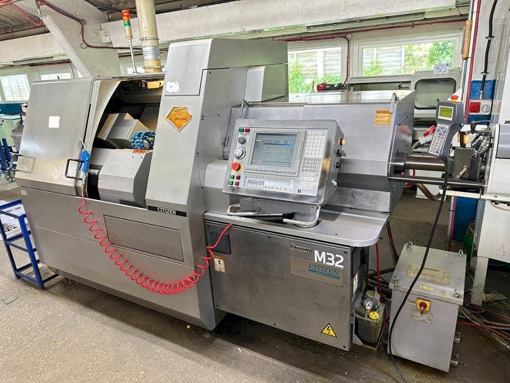 Vue de face de la machine Citizen M32V