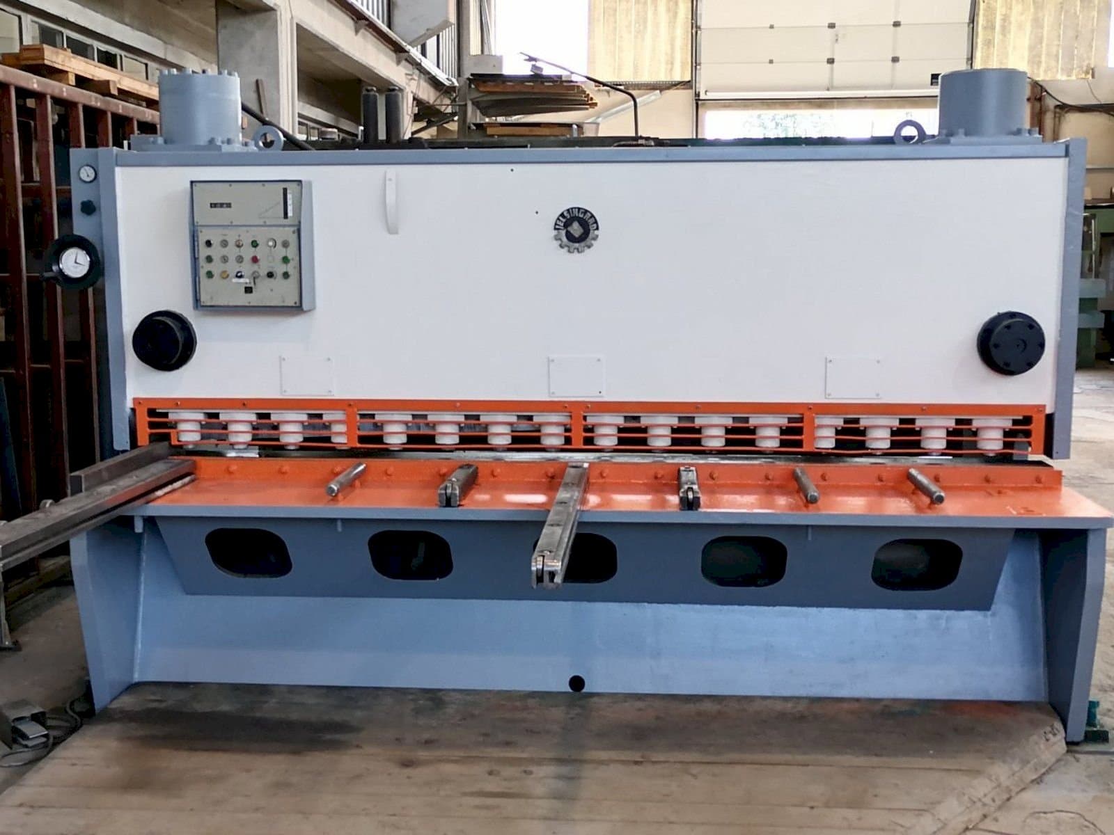 Vue de face de la machine Jelšingrad MVCS 3100/13