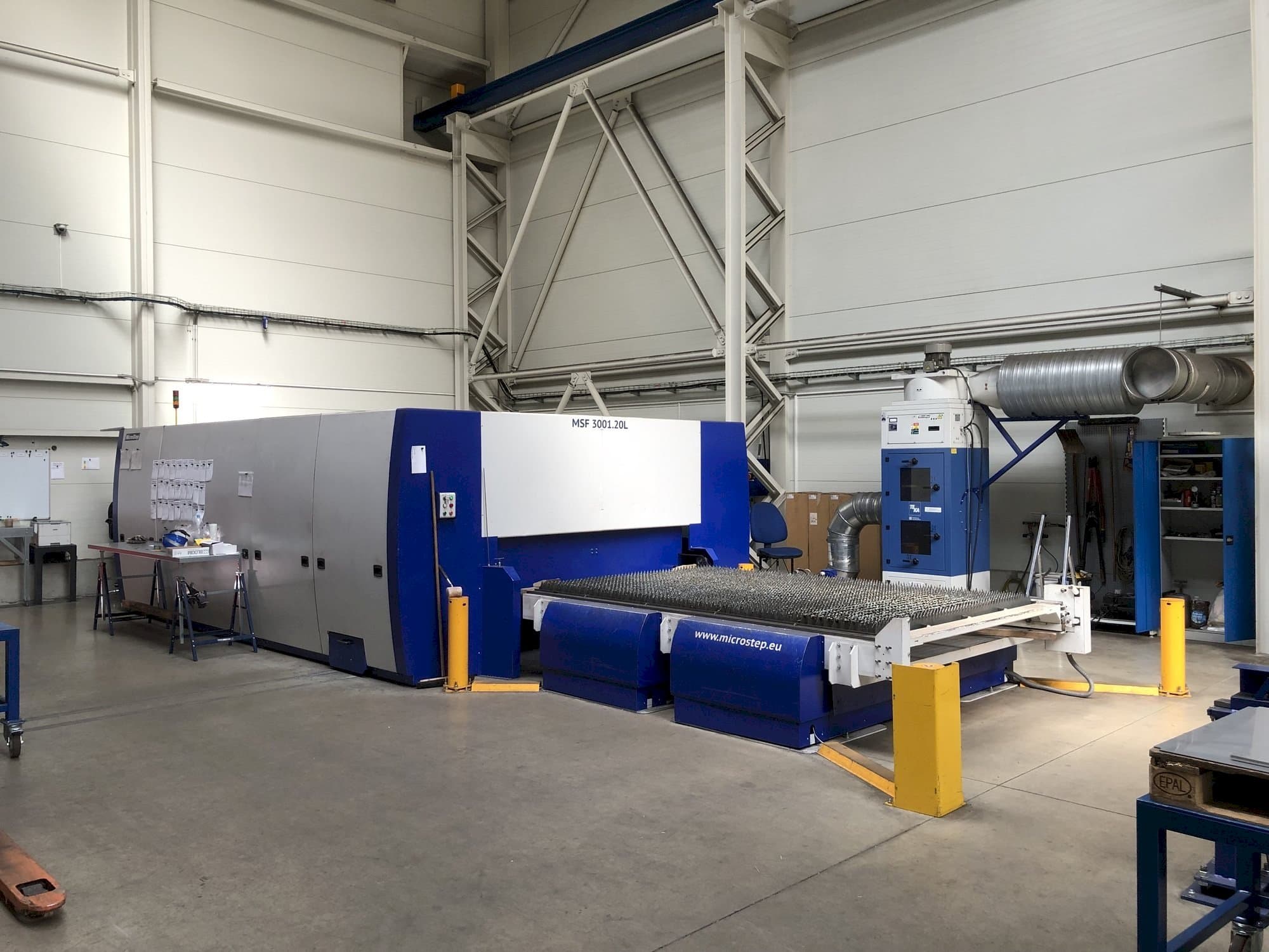 Vue latérale gauche de la machine MicroStep MSF 3001.20L