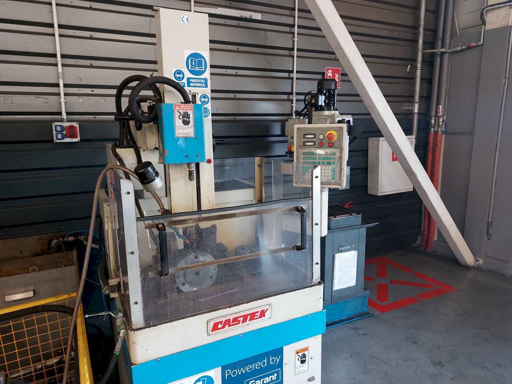 Vue de face de la machine CASTEK SD5030CE