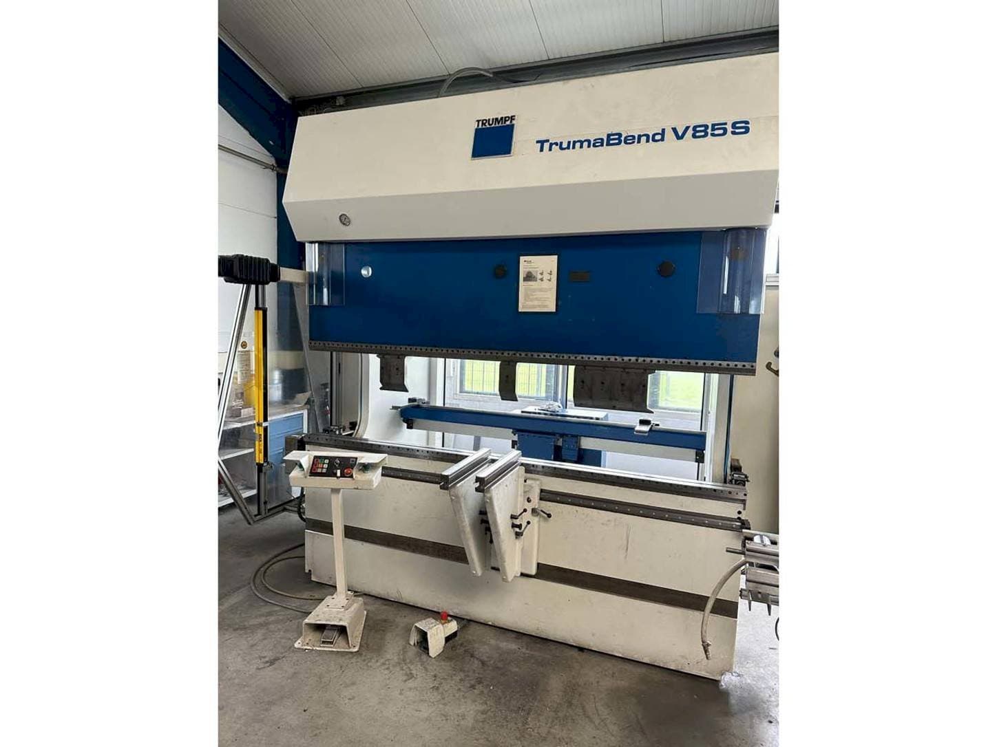 Vue de face de la machine Trumpf TrumaBend V85S