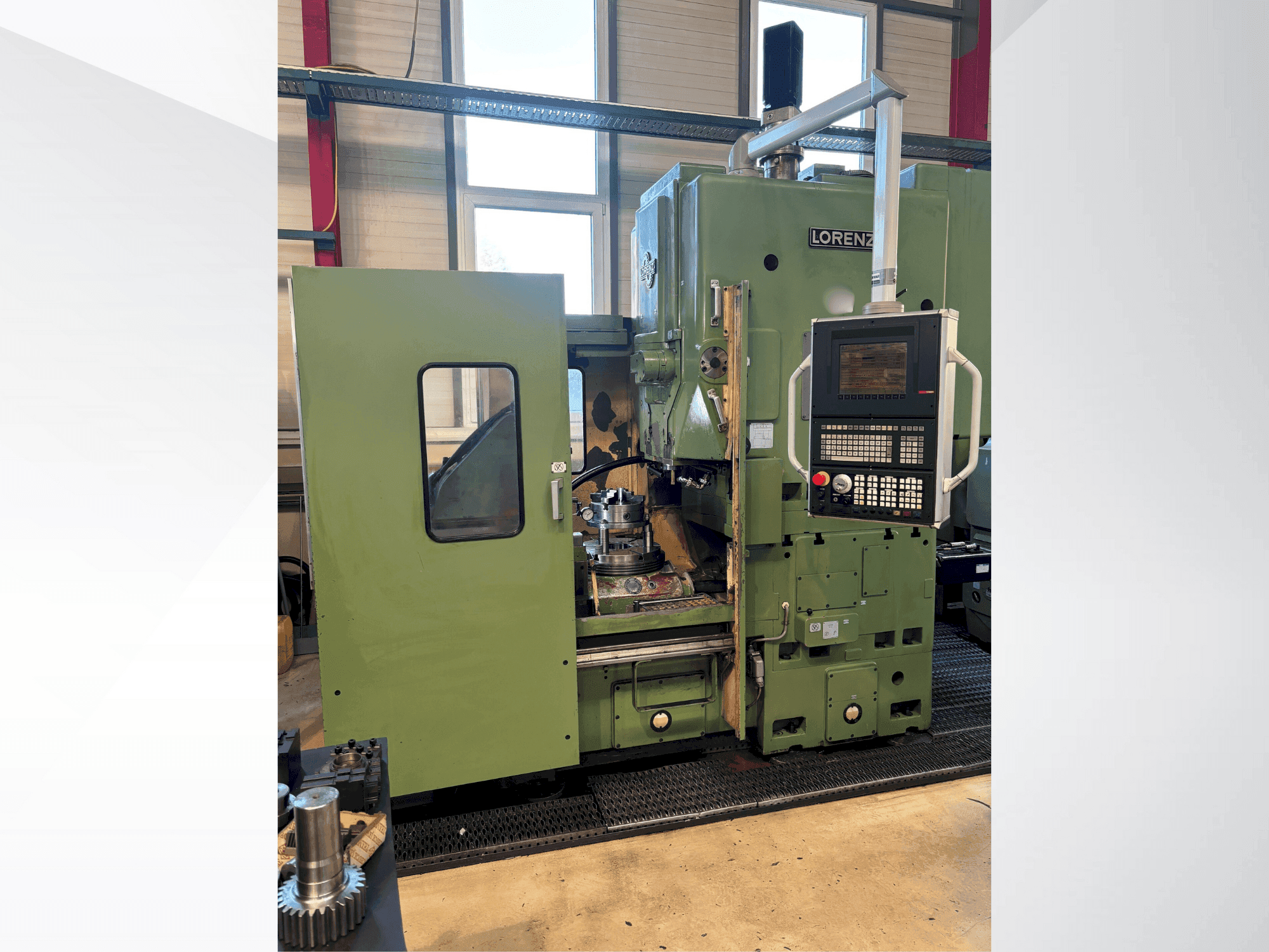 Vue de face de la machine LORENZ LS 420