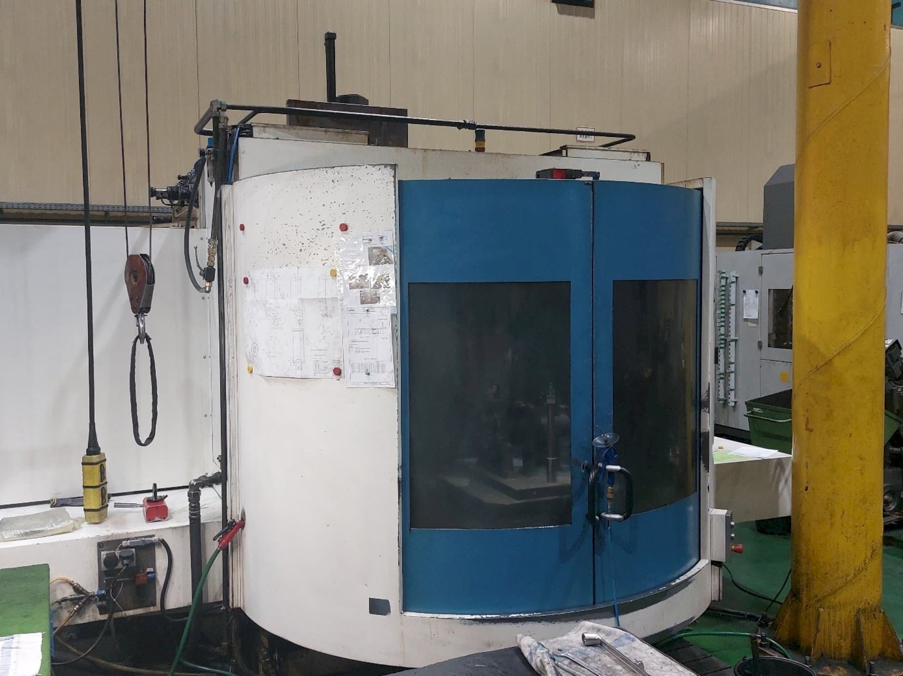 Vue de face de la machine Heckert CWK630