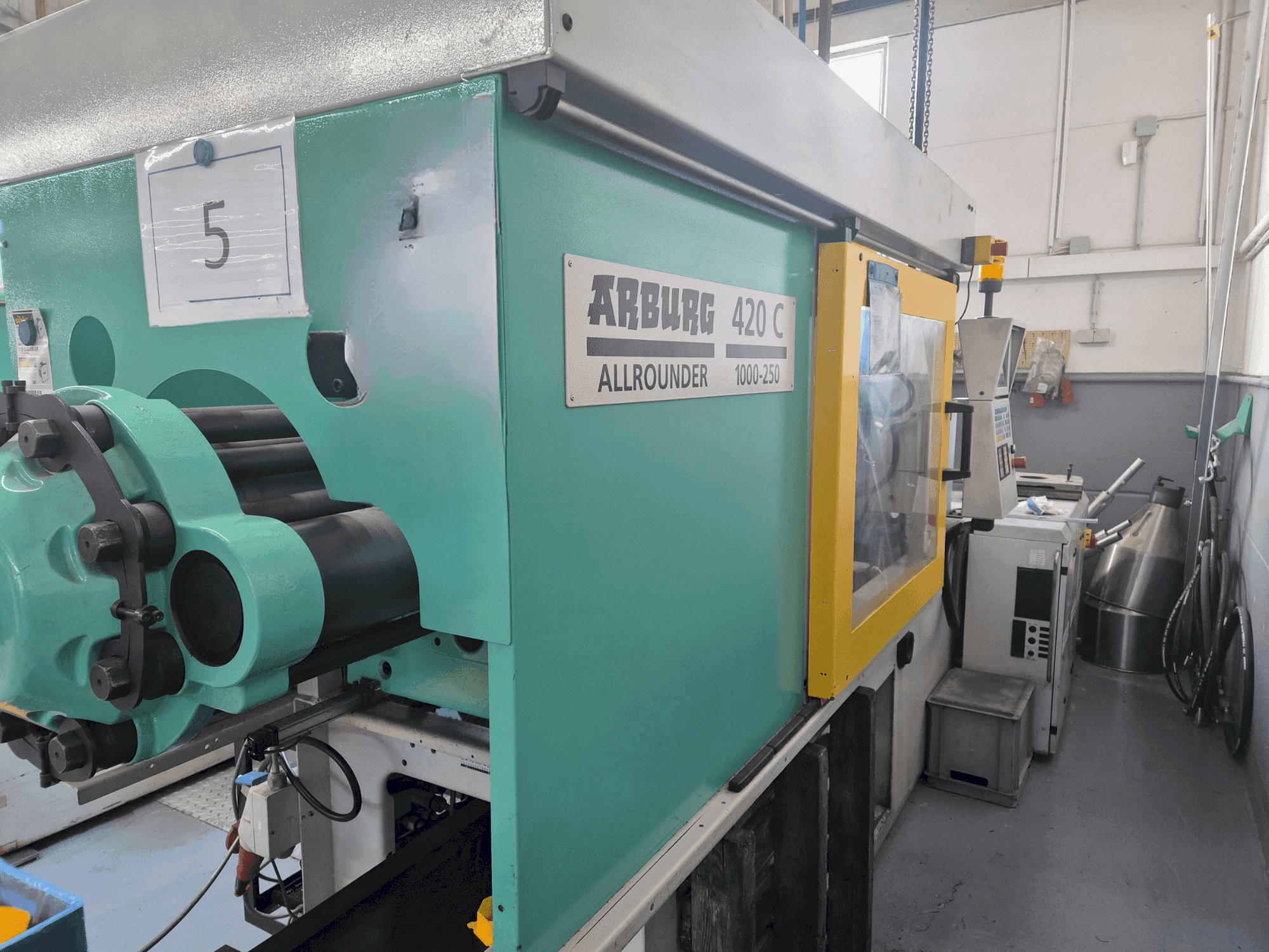 Vue de face de la machine Arburg Allrounder 420 C 1000-250