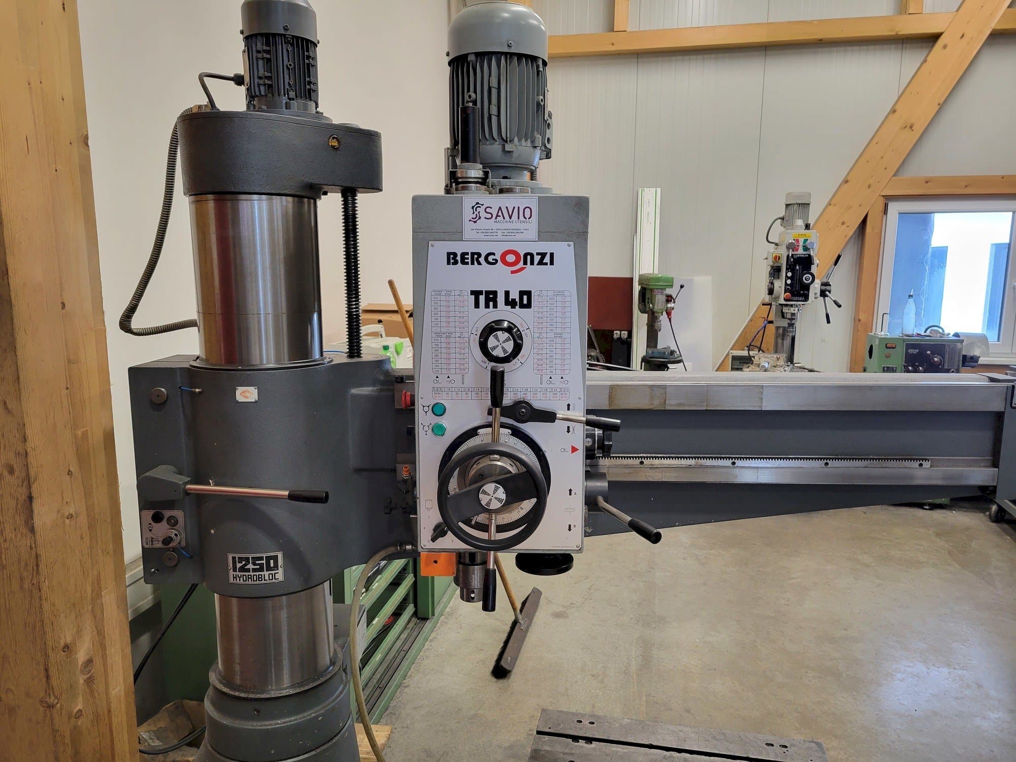 Vue de face de la machine BERGONZI TR40/1250H