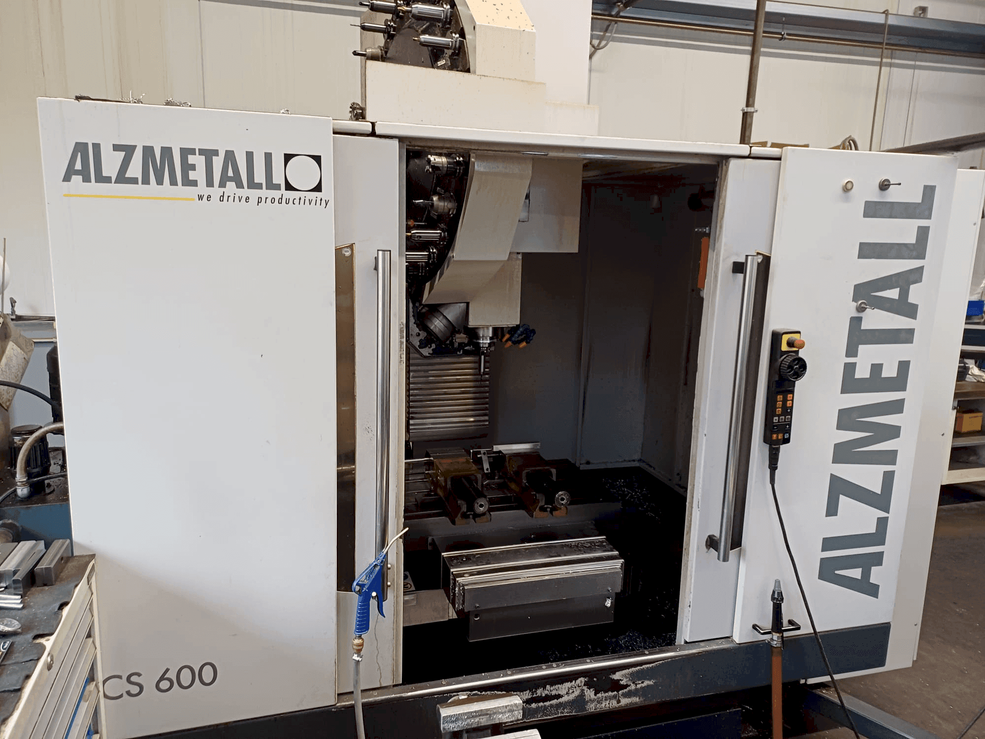 Vue de face de la machine Alzmetall CS 600/3