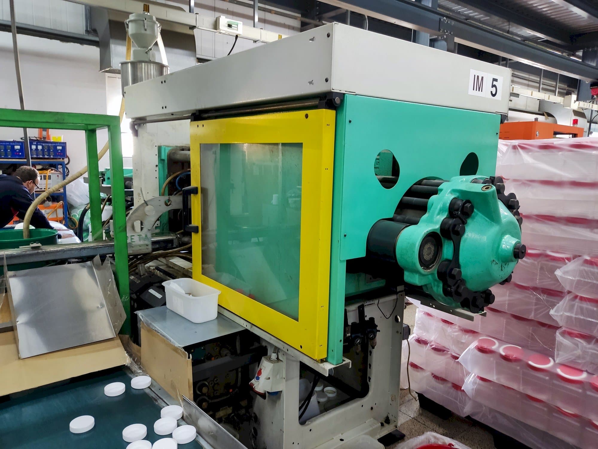 Vue de face de la machine Arburg 470C 1500-675