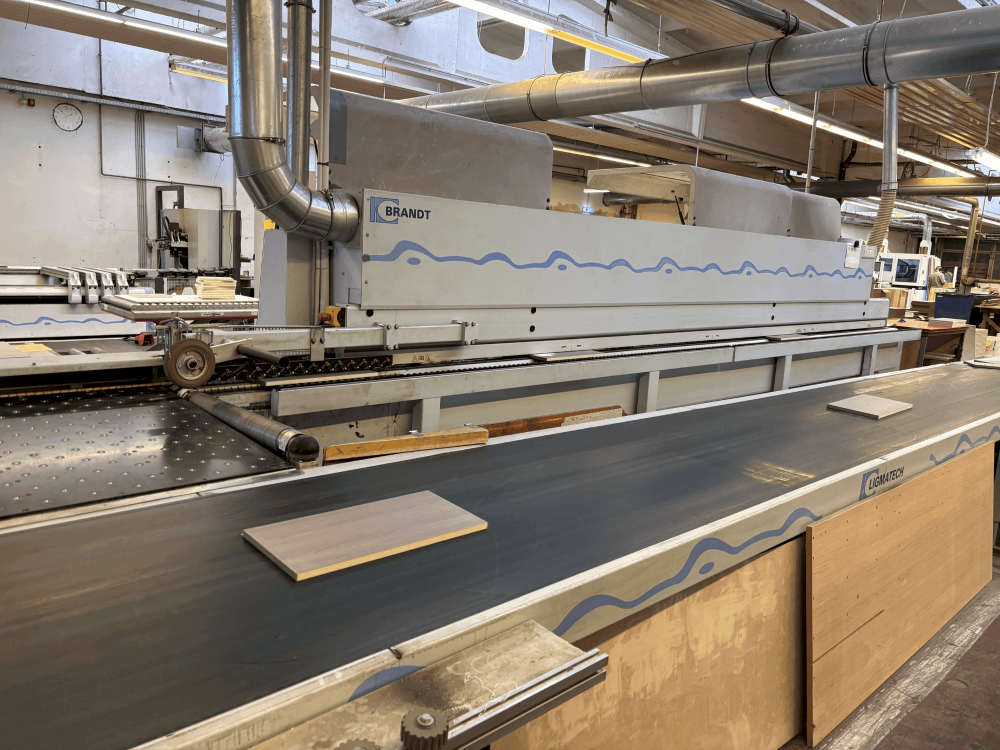 Vue de face de la machine BRANDT KDF 680