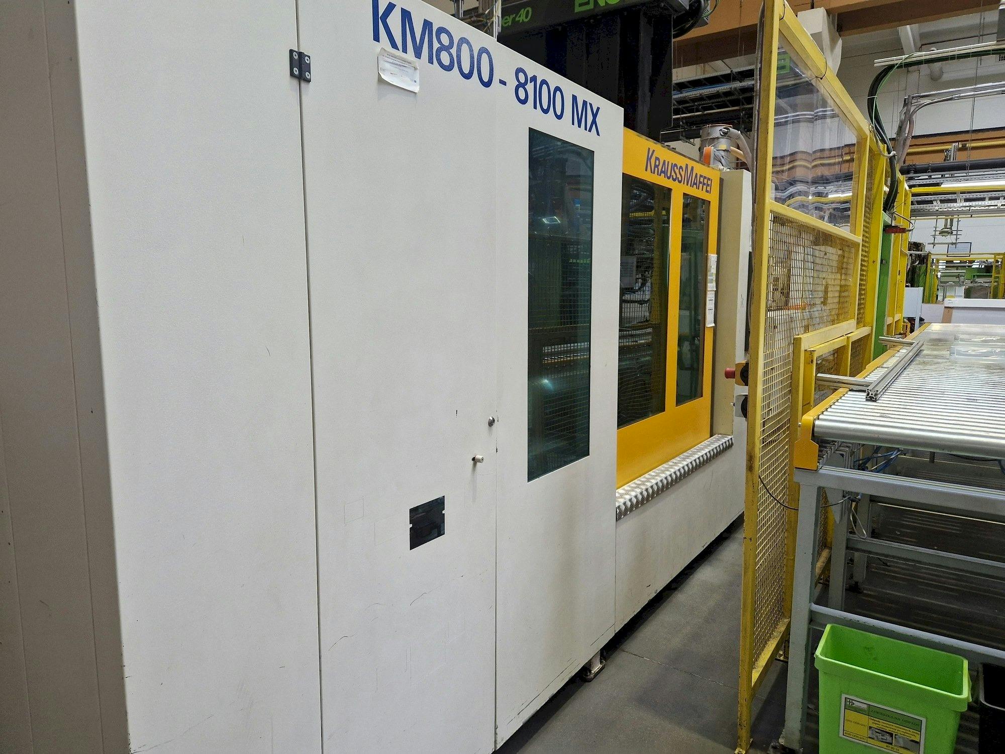 Vue latérale gauche de la machine Krauss Maffei 800-8100 MX