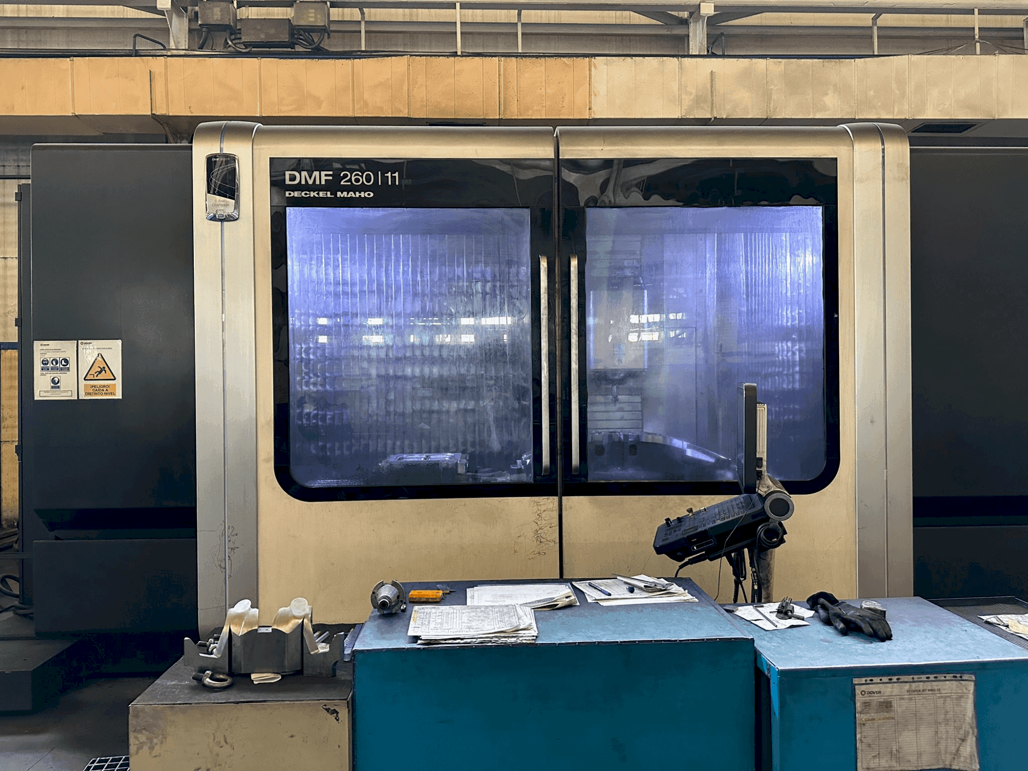 Vue de face de la machine DMG MORI DMF 260-11 (2014)