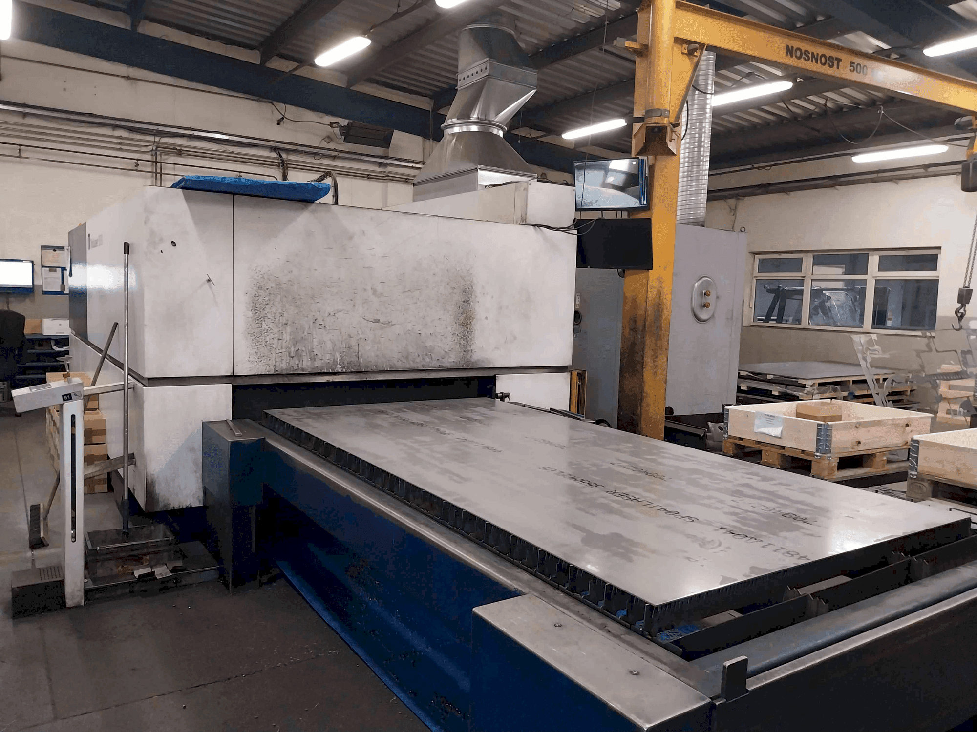 Vue de face de la machine TRUMPF TruLaser 5030 (L68)