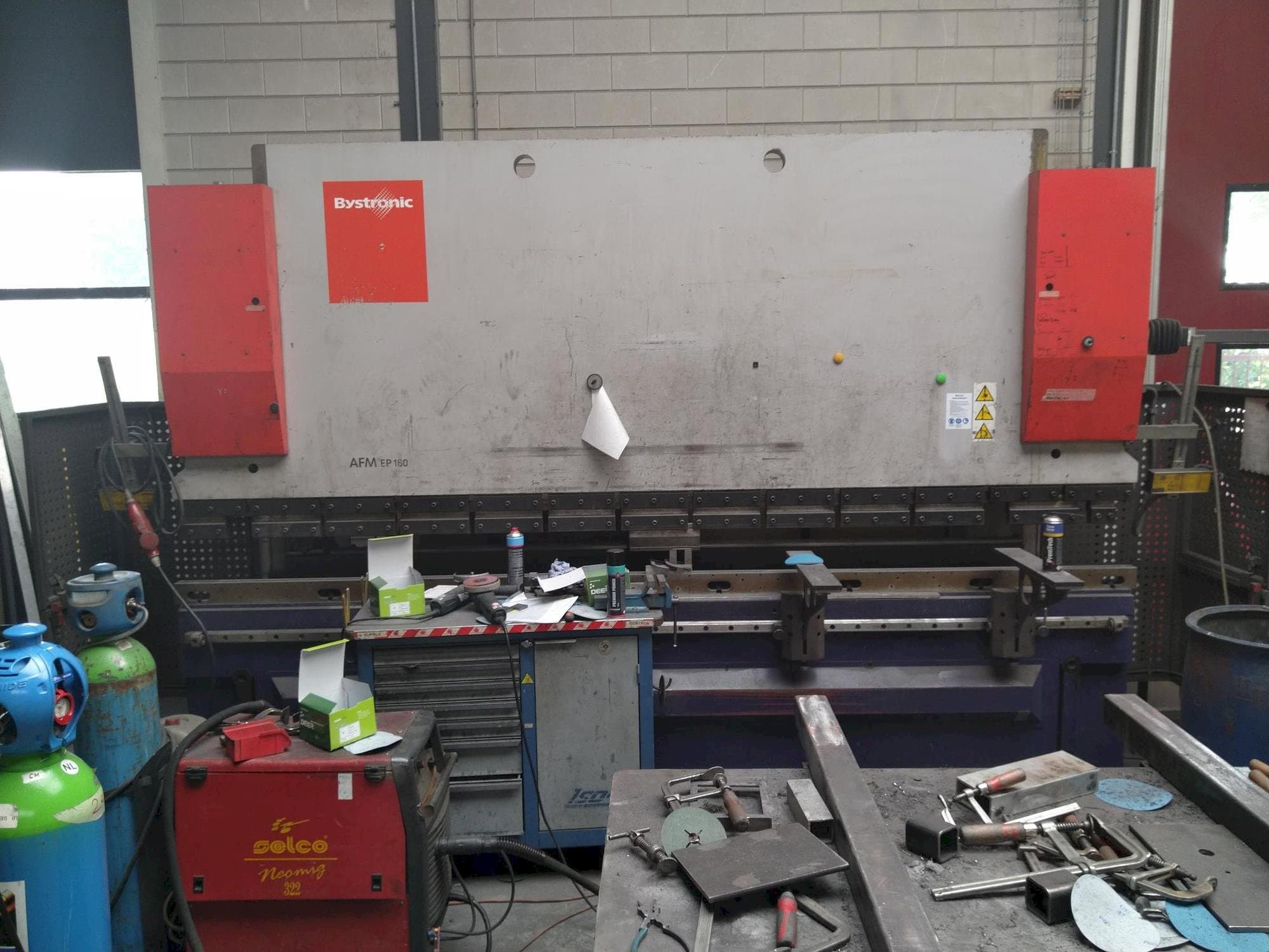 Vue de face de la machine Bystronic EP40-160