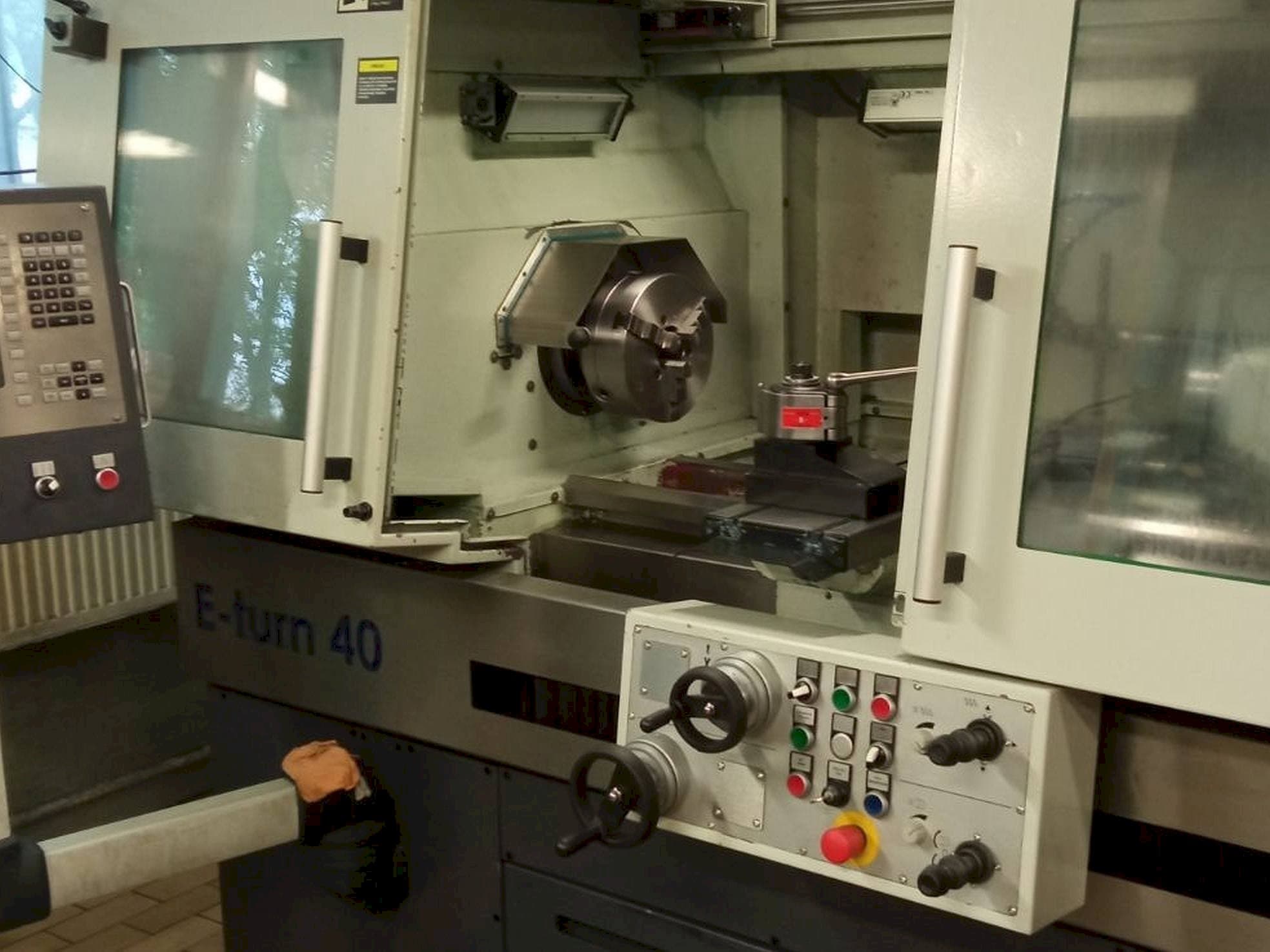 Vue de face de la machine Avia E-turn 40