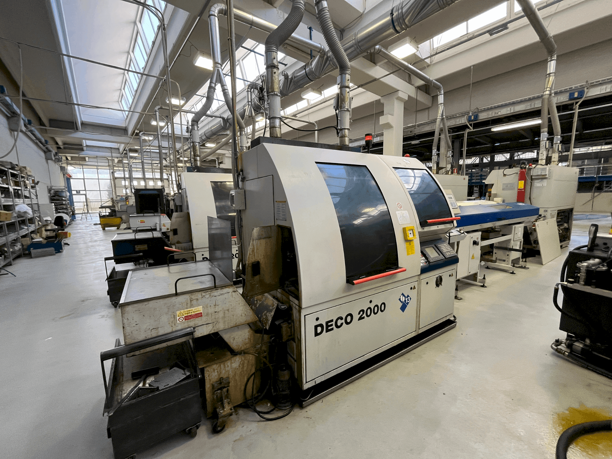 Vue de face de la machine TORNOS DECO 2000/13